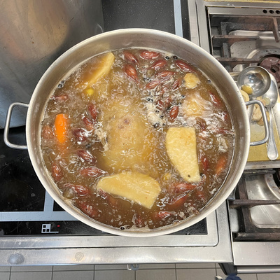 Ausgelöffelt - Das Comeback der Suppe