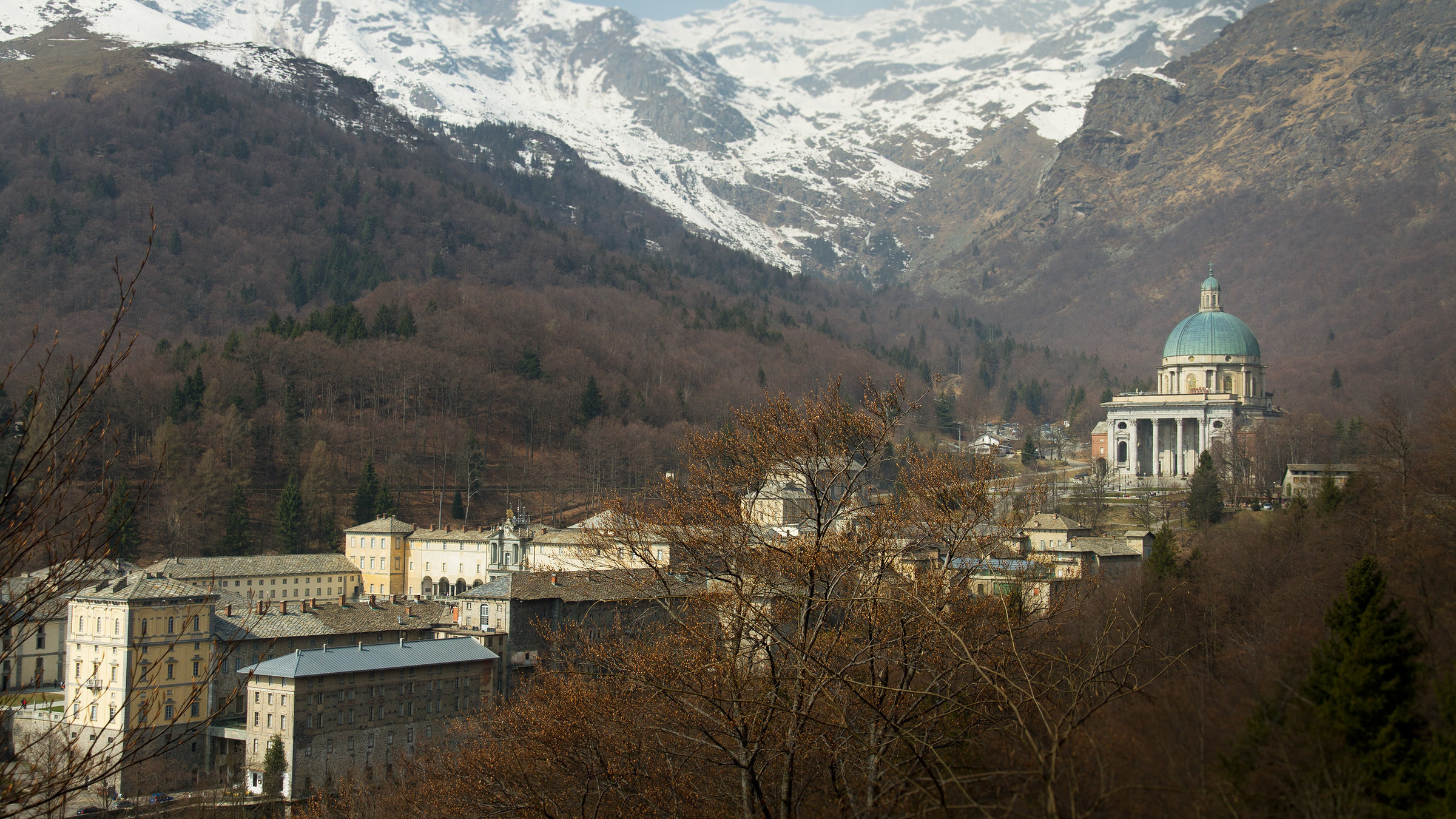 "Schätze der Welt - Erbe der Menschheit: Heilige Berge - Die Sacri Monti in Oberitalien" - Santuario di Oropa - Wallfahrtskirche von Oropa, sie ist der Schwarzen Madonna geweiht.