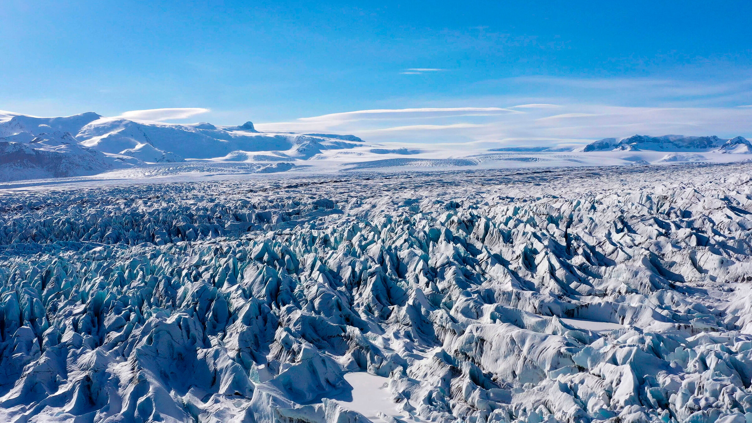 "Island im Winter (2/2) - Raue Küsten und ewiges Eis": Vatnajökull ist nicht nur der größte Gletscher in Island, sondern auch in ganz Europa.