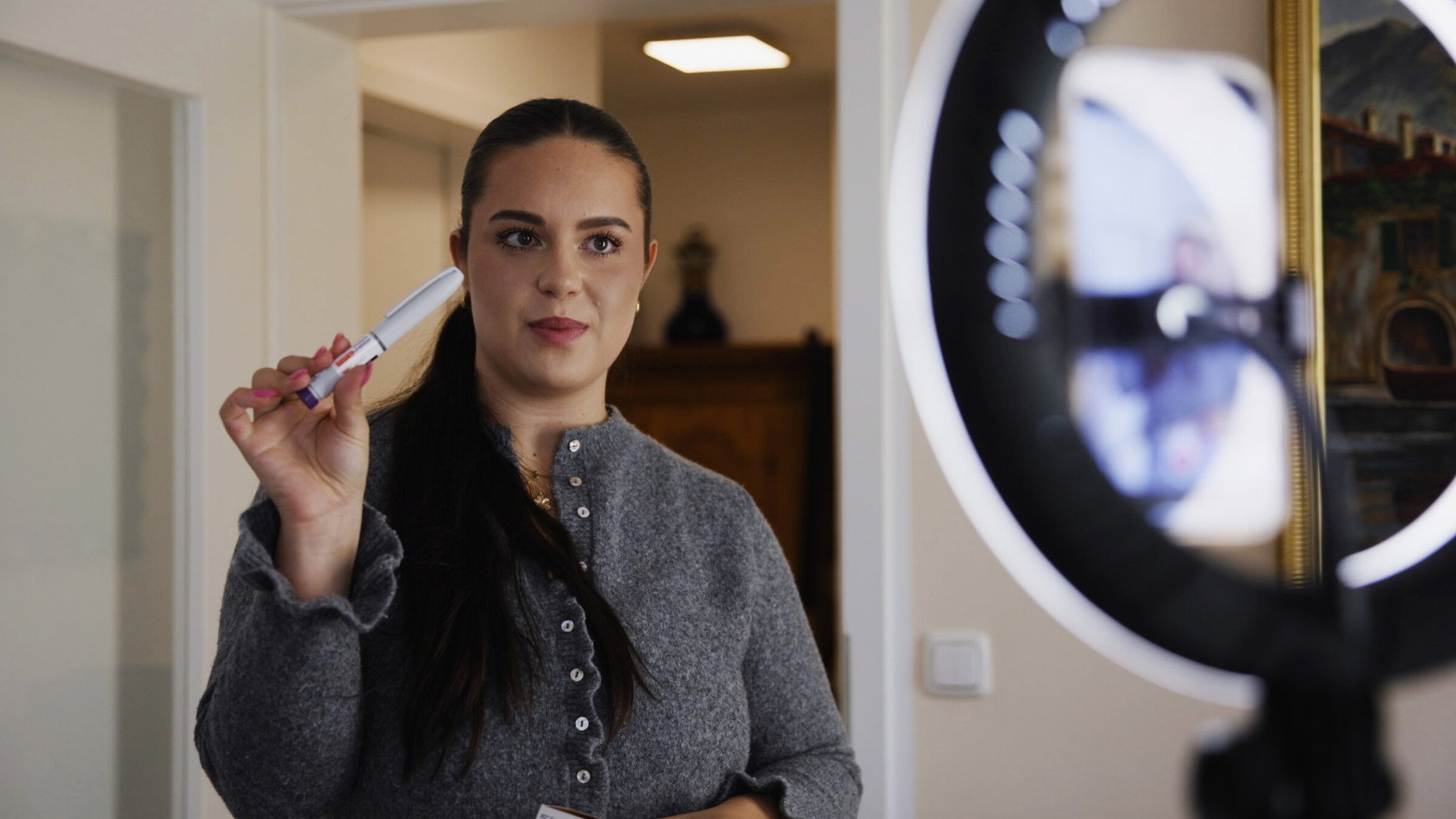 "Hetze gegen Abnehmspritzen – Warum ein Medikament zum Spiegel gesellschaftlicher Vorurteile wird": Chiara, Protagonistin im Film.