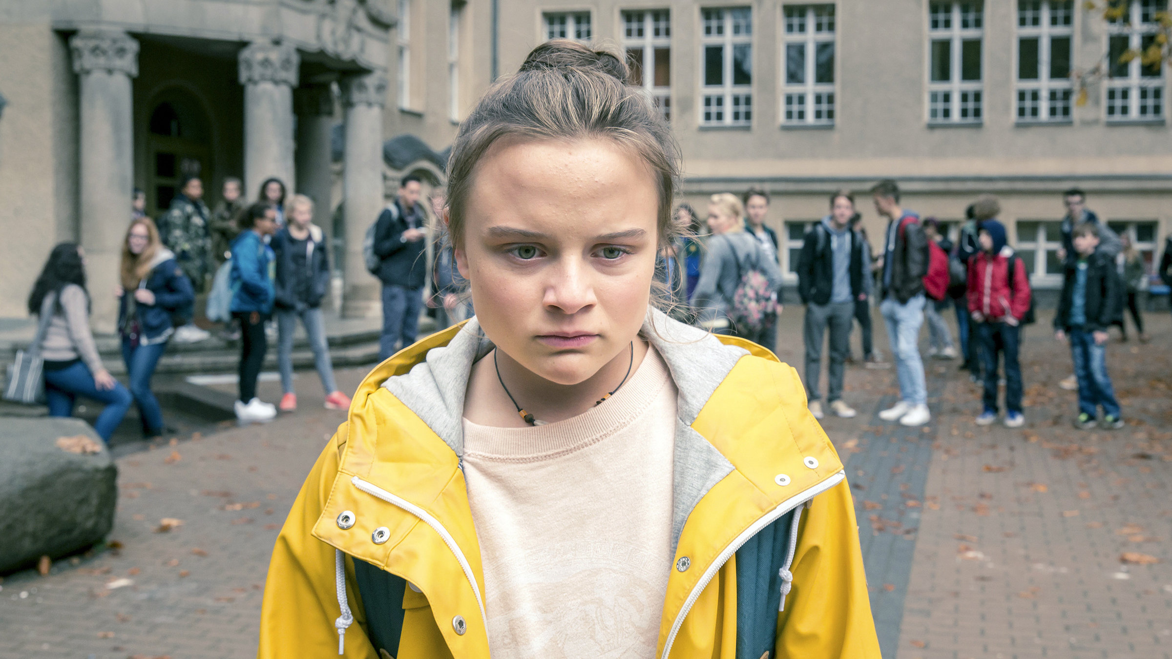 "Das weiße Kaninchen" - Im Netz kursieren Bilder von Sara (Lena Urzendowsky), die ihr zutiefst unangenehm sind und die die ganze Schule zu kennen scheint.