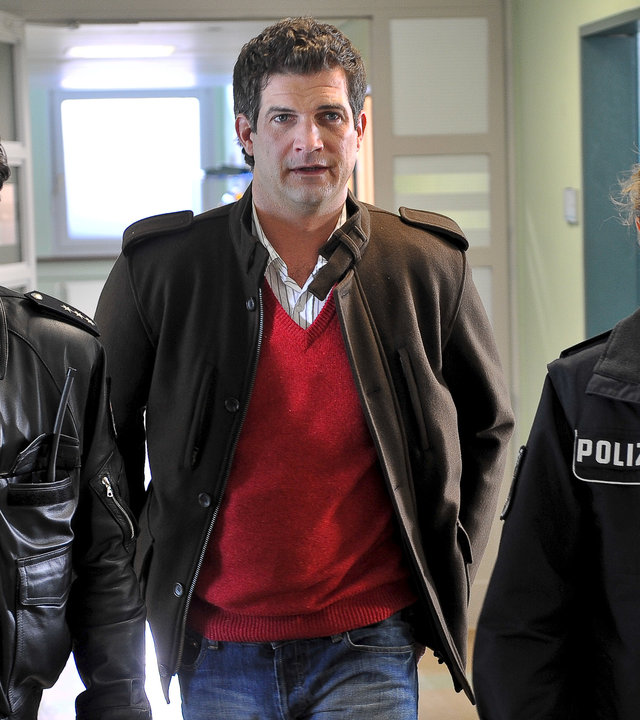 "Notruf Hafenkante - Gefährlicher Chat": Henning (Uwe Fellensiek), Franzi (Rhea Harder) und Philipp Rost (Simon Böer) laufen durch den Krankenhausflur.
