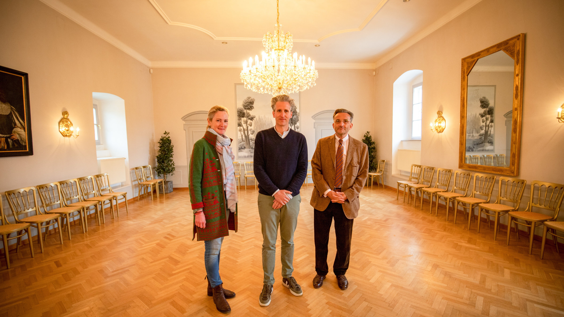 "Herrschaftszeiten! (1/5) - Bei Familie Waldburg-Zeil auf Schloss Rohrau": Johann-Philipp Spiegelfeld, Ursula Waldburg-Zeil, Christoph Angerer in Schloss Rohrau.