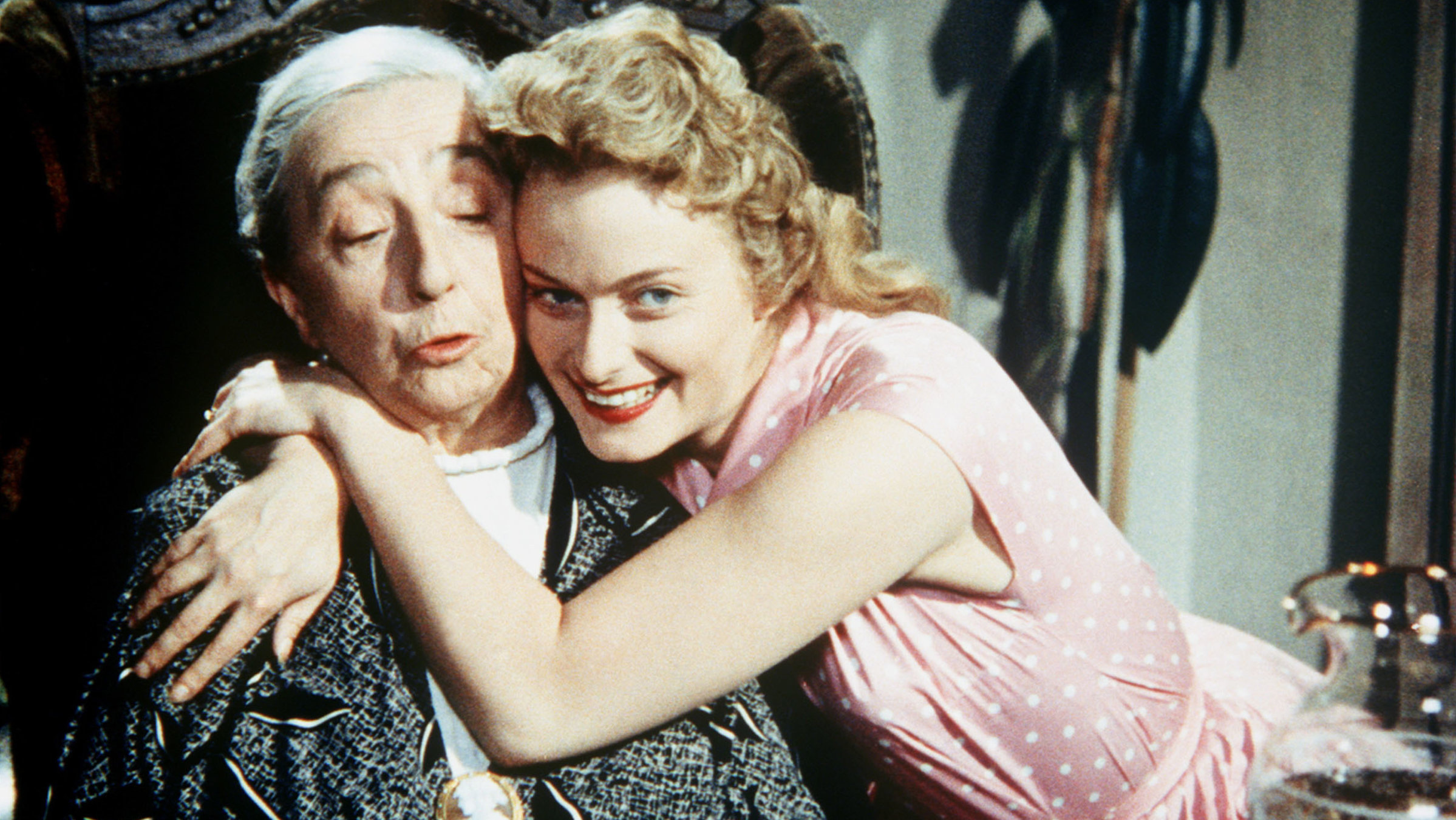 "Die Mädels vom Immenhof": Die rüstige Oma Jantzen (Margarete Haagen, li.) führt mit ihrer aufgeweckten Enkelinnen Angela (Christiane König) das Ponygestüt Immenhof in der Holsteinischen Schweiz.