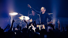 Bryan Adams: Waking up the Neighbours