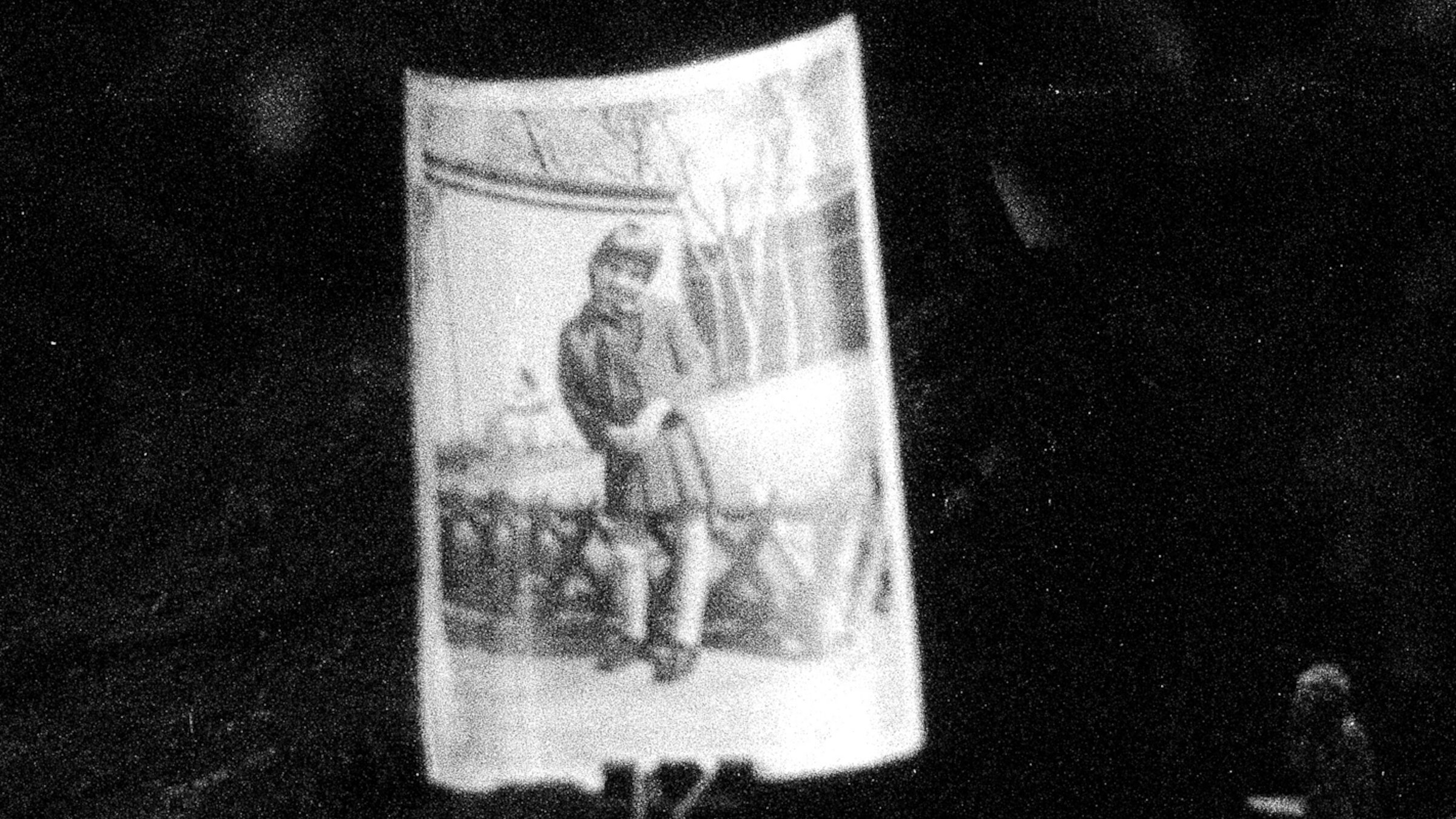 "ghosting mother": Unscharfe Fotografie eines Mädchens.