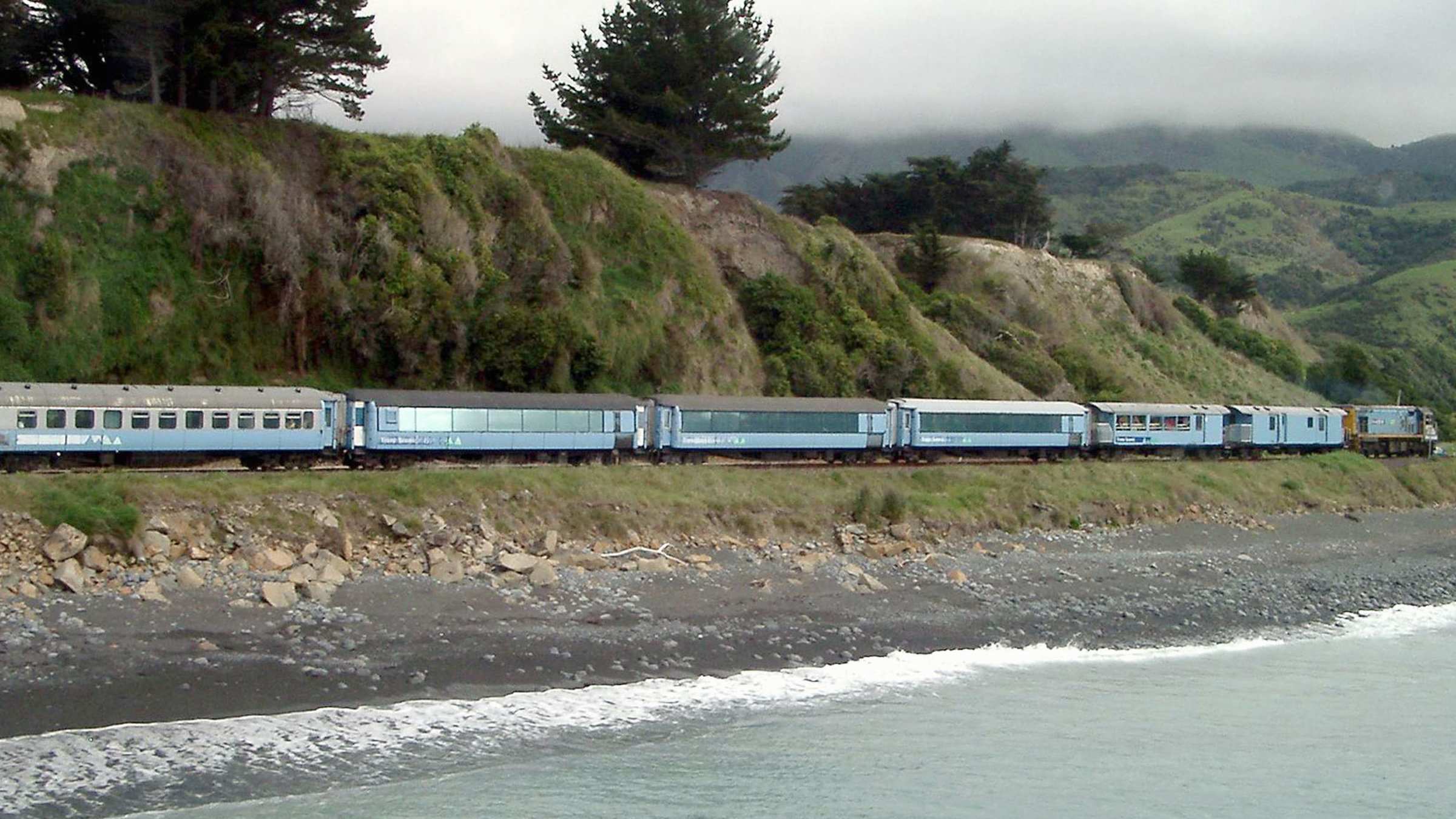 "Mit dem Zug durch Neuseeland: Die Nordinsel" - Neuseelands Eisenbahnen sind wegen ihrer spektakulären Streckenführung legendär.