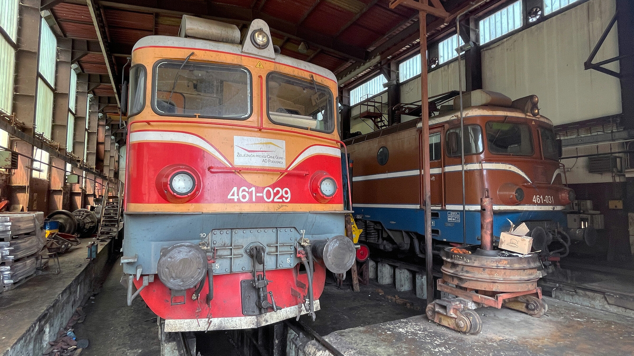 "Durch die Schluchten Montenegros": Lokomotiven der Baureihe 461 in der Werkstatt in Bar.