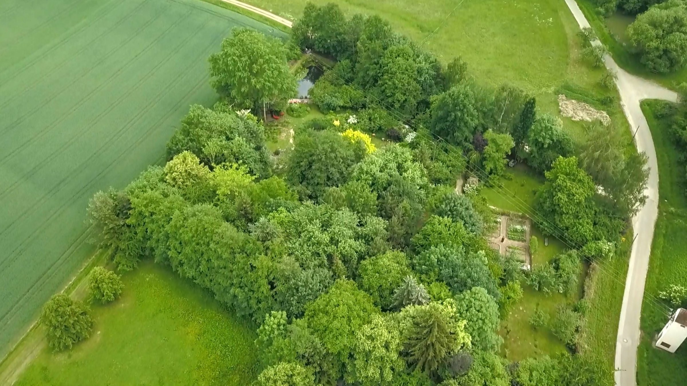"Bärbels Garten im Altmühltal": Der Garten von Barbara Krasemann von oben.
