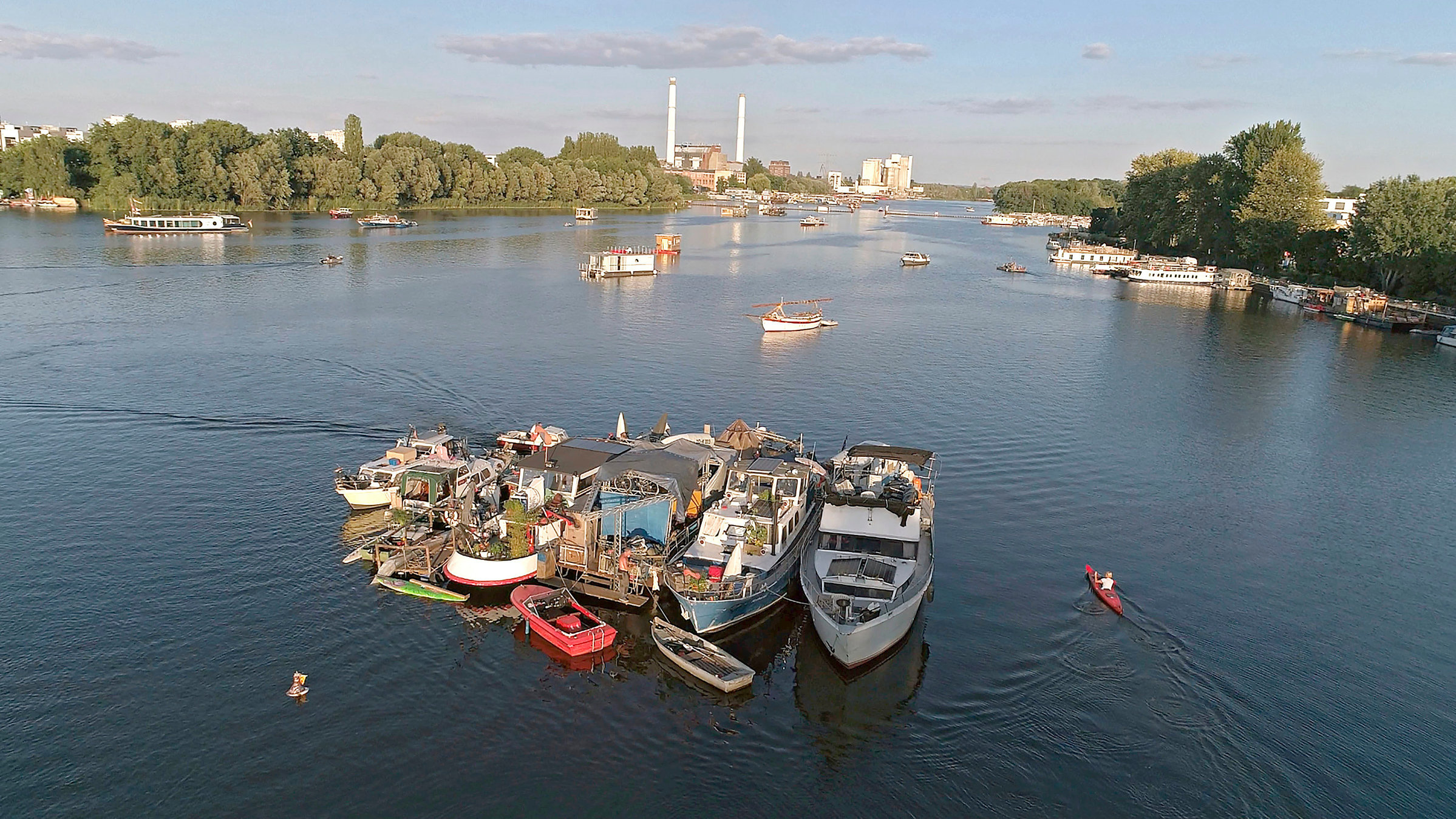"Flussauf, flussab - Ulrike Finck paddelt von Teupitz zur Rummelsburger Bucht": Insel Rummelsburger Bucht.