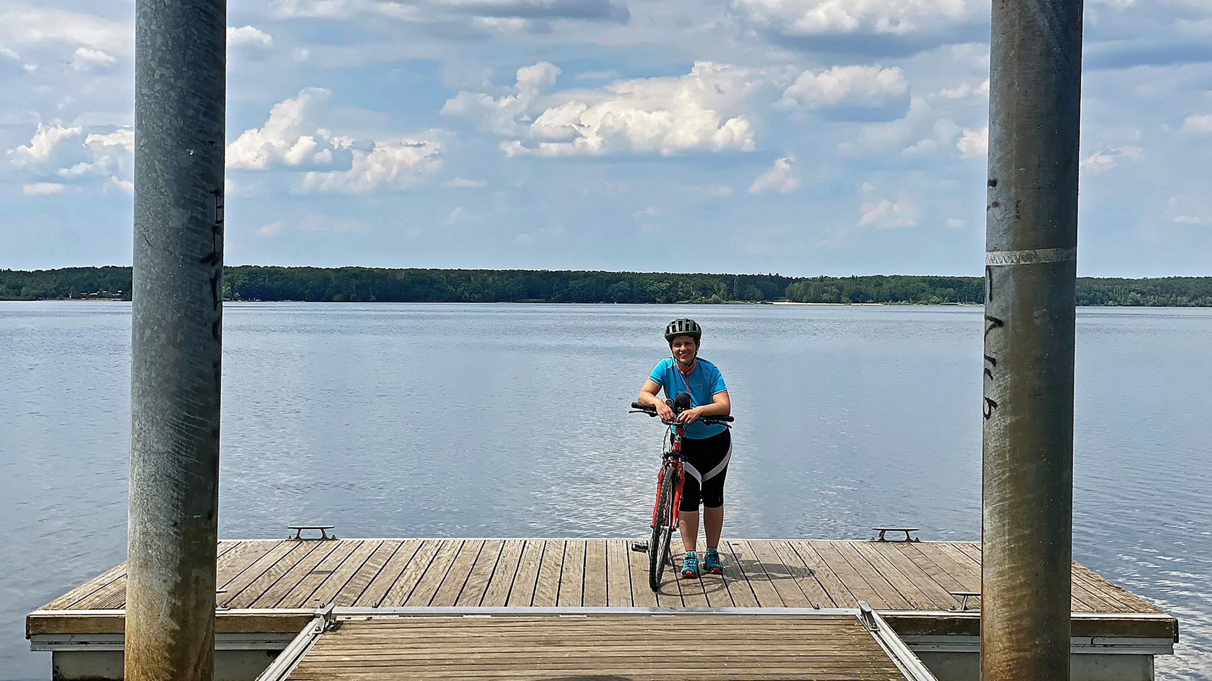 "Rad auf Achse - 1000 Kilometer Brandenburg (3/4) - "Von Beeskow bis Bad Liebenwerda": Anja Ittmann an der Talsperre Spremberg.