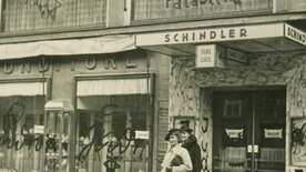 Café Schindler - Apfelstrudel und Antisemitismus