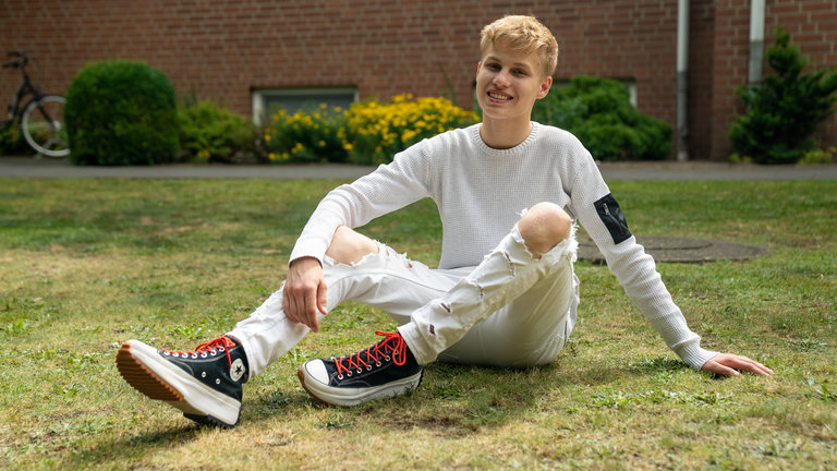 "einfach Mensch: Leo: Mein Leben mit Tourette": In der Schule und auch in seinem Privatleben haben sich die meisten Menschen an seine Tics gewöhnt.