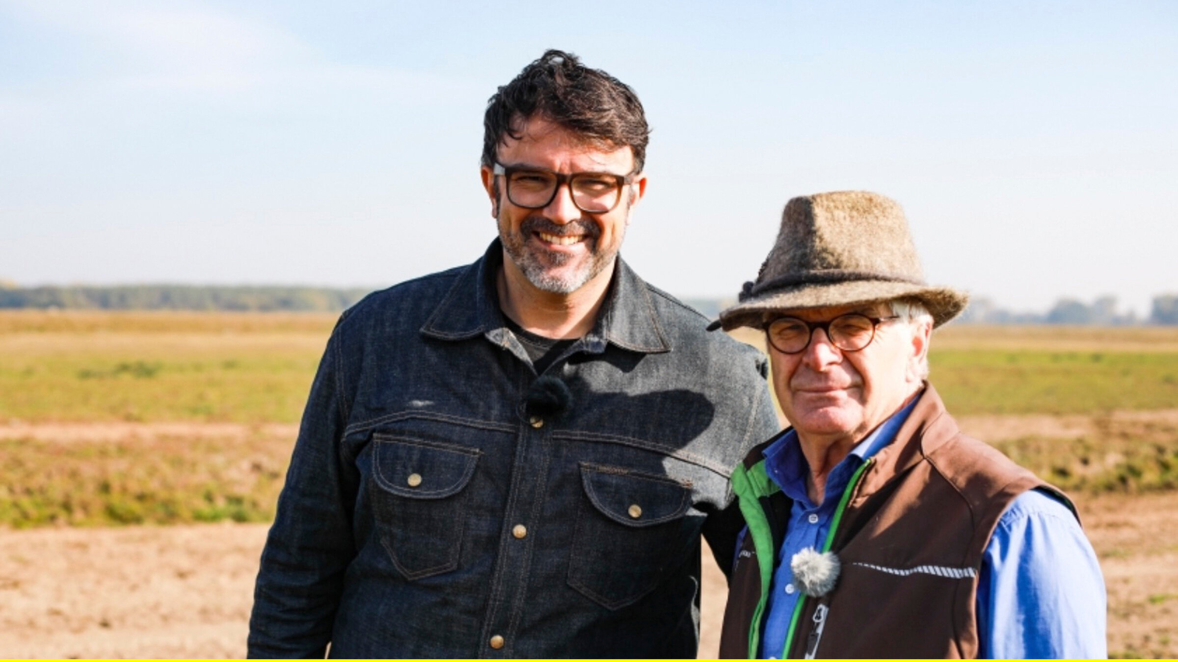 "Iss besser! - Tariks wilde Küche - Auerochse in der Elbtalaue": Tarik und Auerochsen-Züchter Hans-Jürgen Niederhoff.