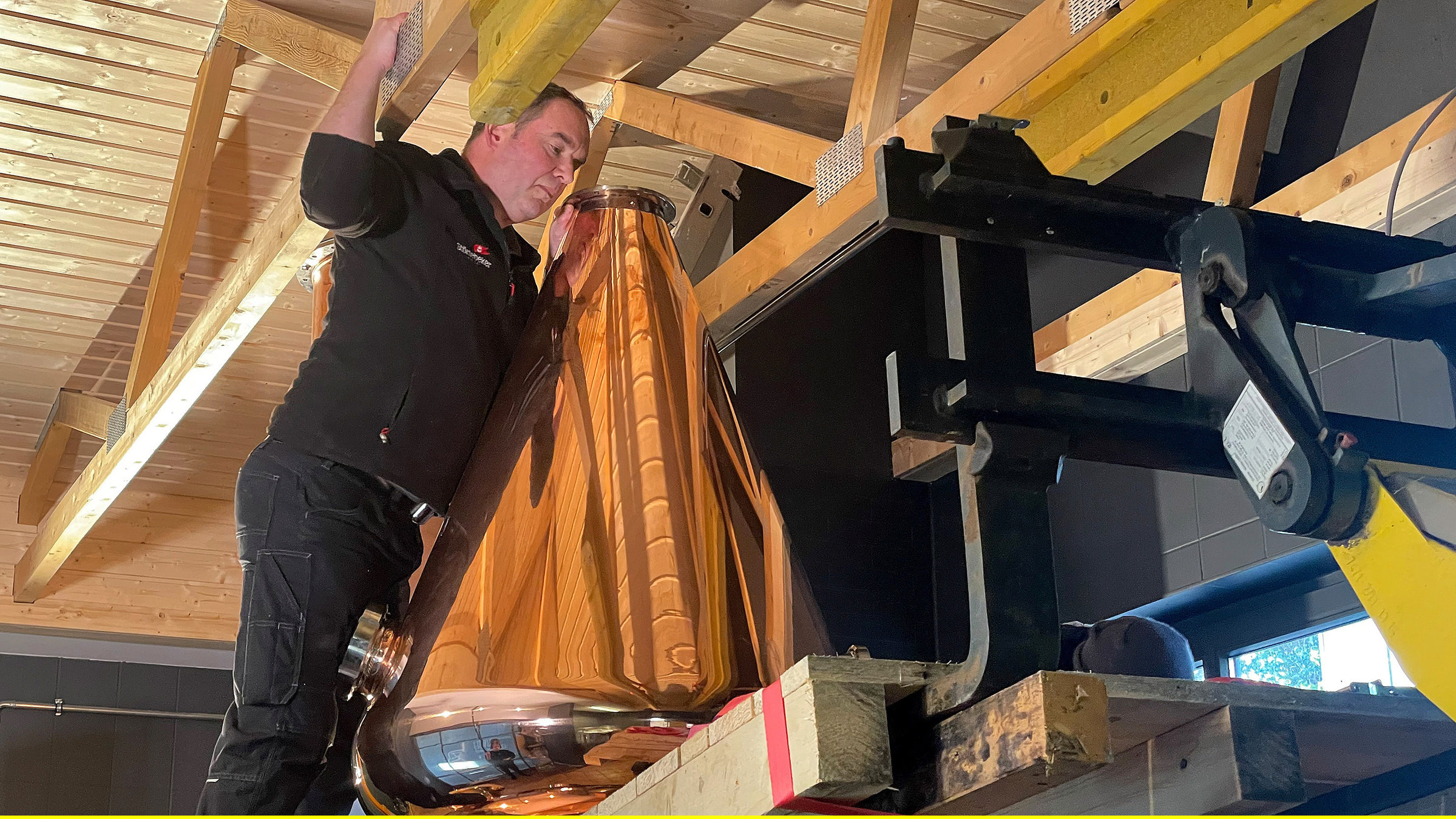 "Die Nordreportage: Vom Fischersohn zum Whiskybrenner": Hier entsteht der Whisky: in der Brennerei auf dem Mönchgut auf der Insel Rügen.