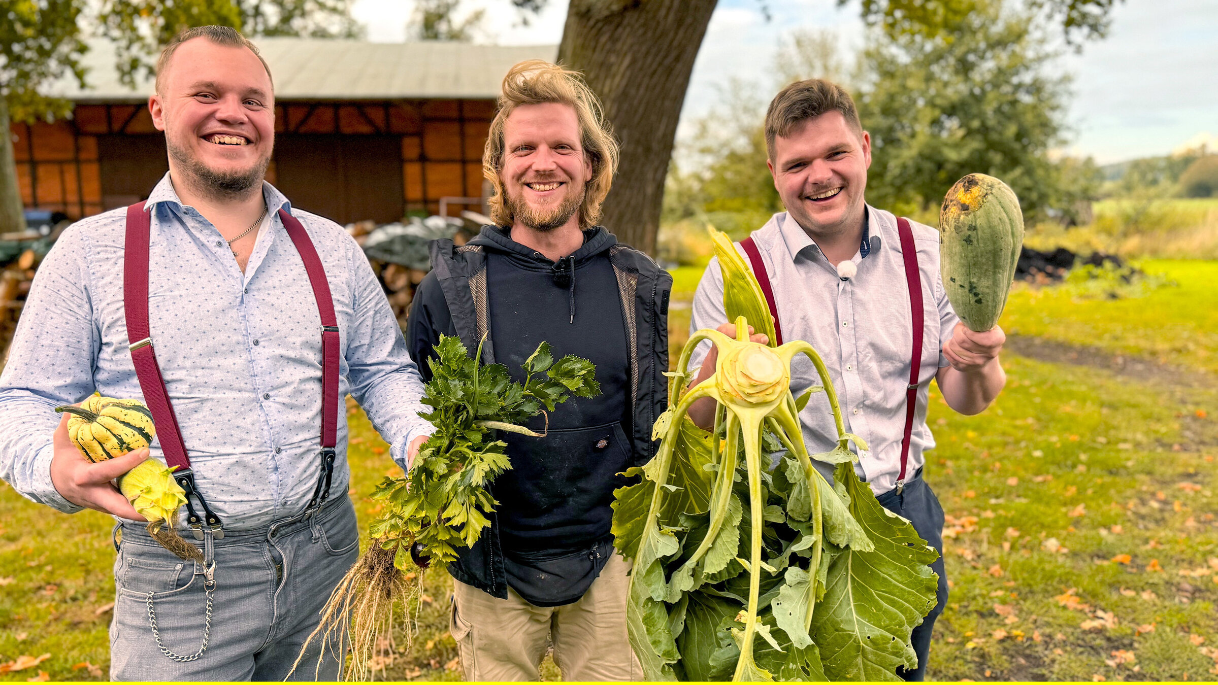 "Die Nordreportage: Gemüseanbau auf Bestellung!: Die Chefs vom „Friedas am Wasserturm“ in Lüneburg, Dominik Herr (li.) und Jan-Philip Trenner, arbeiten ausschließlich mit regionalen Lieferanten und besuchen diese immer persönlich vor Ort, um mehr über die Ware zu erfahren.