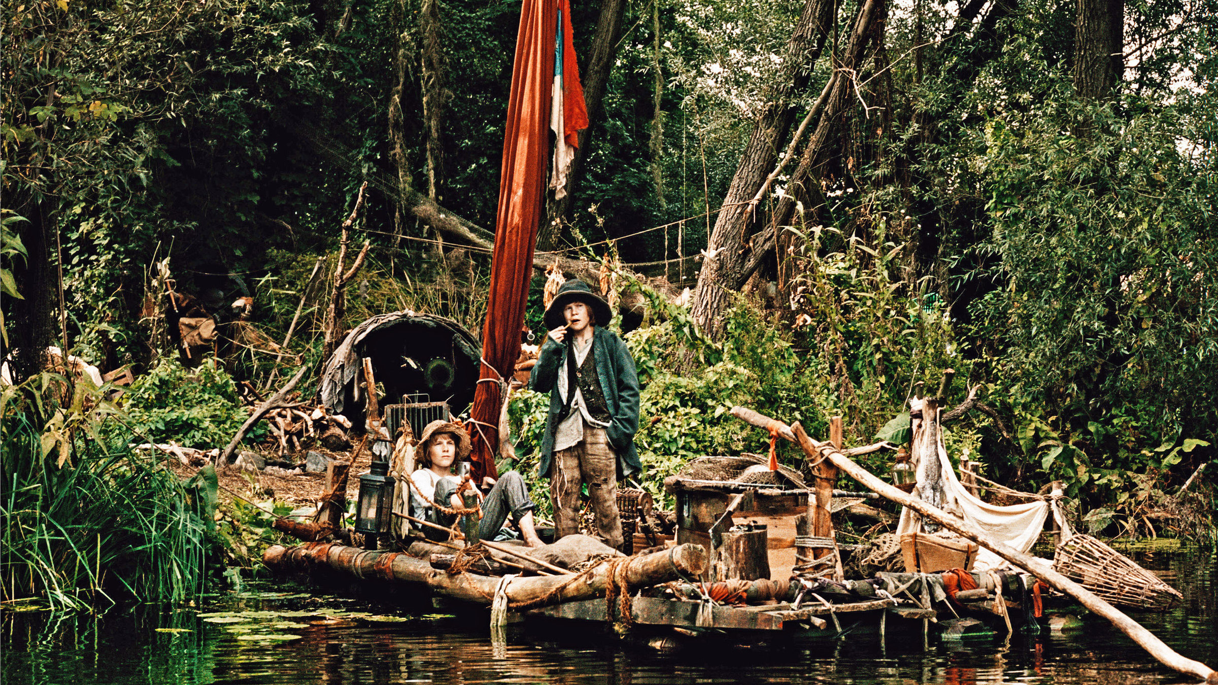 "Die Abenteuer des Huck Finn": Beste Freunde: Huck Finn (Leon Seidel, re.) und Tom Sawyer (Louis Hofmann)