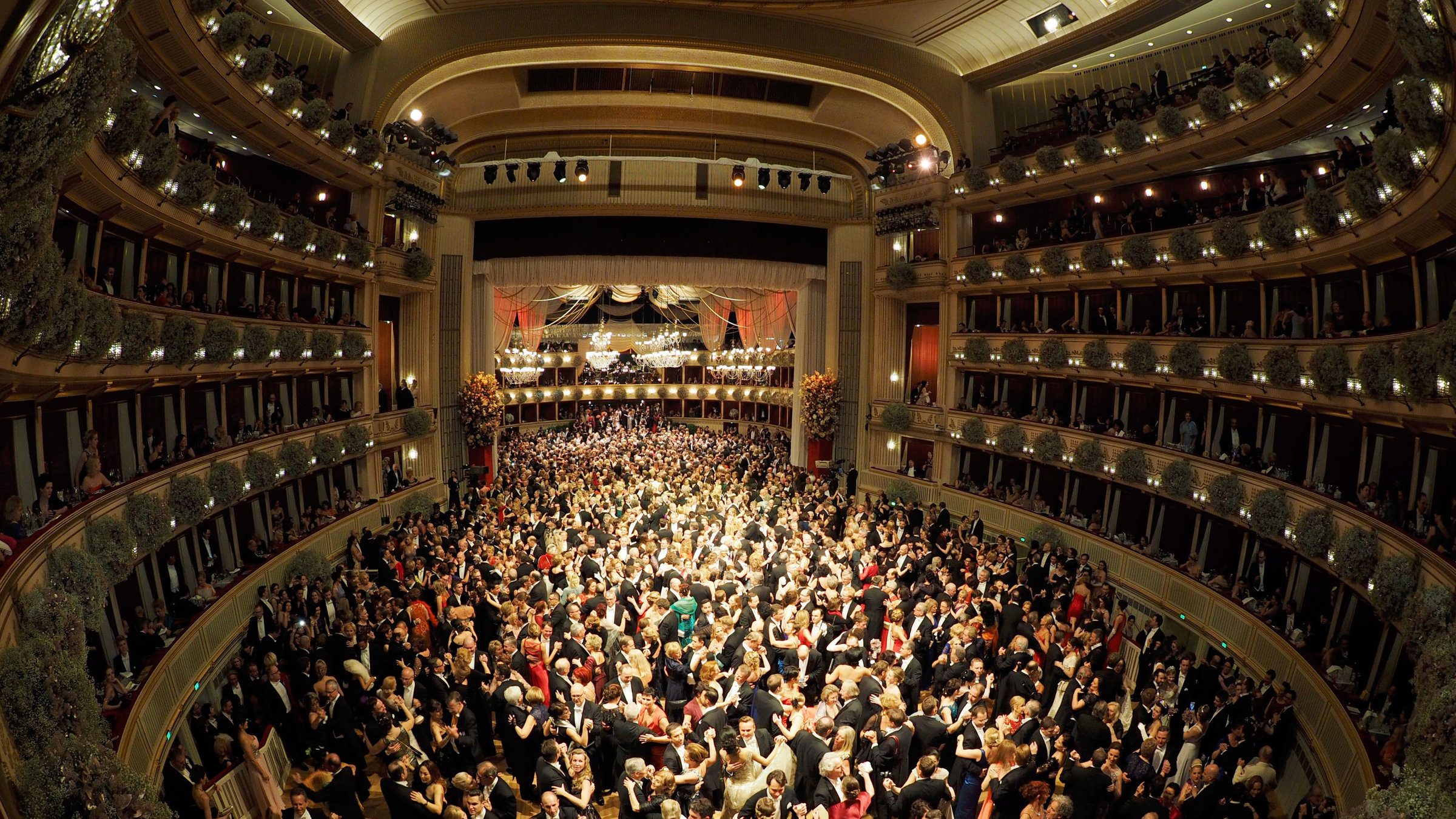 "Alles tanzt" - Panoramablick in den Tanzsaal