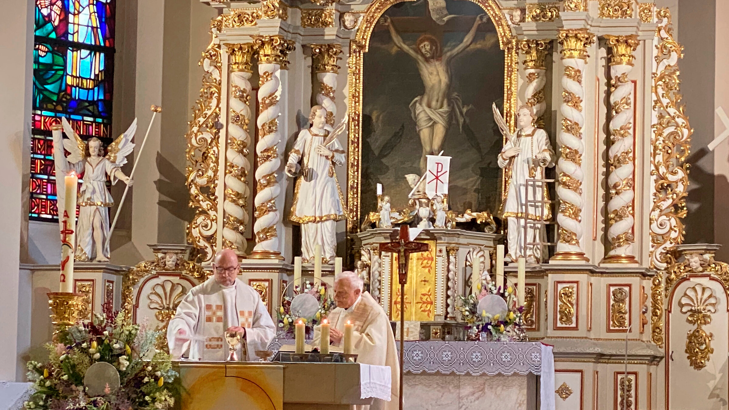 "Kirche und die AfD": Gottesdienst in der katholischen Gemeinde in Gernrode mit Pfarrer Markus Hampel (links).