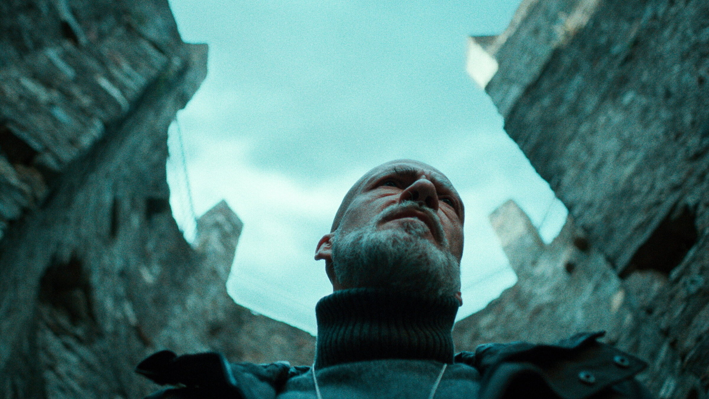 "Alter Ego (2/6)": Der Kommissar am Fundort der zweiten Leiche: Gian Marco Tognazzi als Kommissar Leonardo Blum.