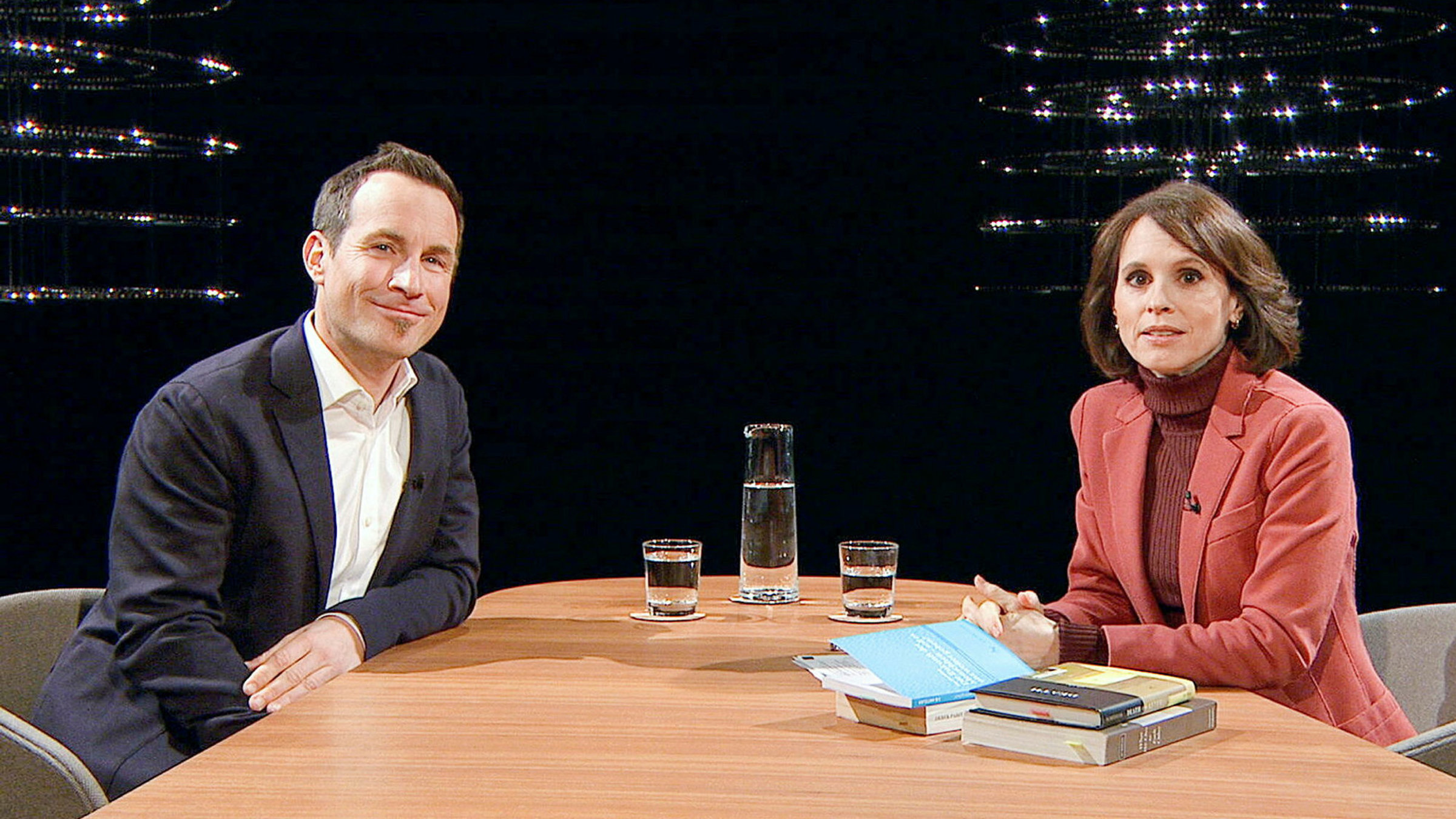 "Zur Zukunft der Menschheit – Soll und darf es uns weiter geben": Tim Henning, Philosoph und Moderatorin Barbara Bleisch.