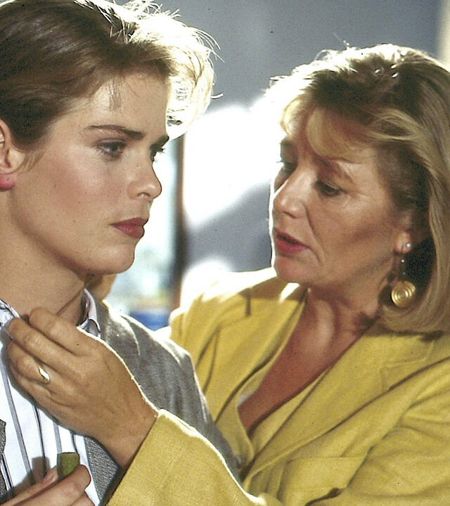 Wie wird Anna (Ursula Buschhorn, l.) sich entscheiden? Hilft ihr Margot (Jutta Speidel) in dieser schwierigen Situation?
