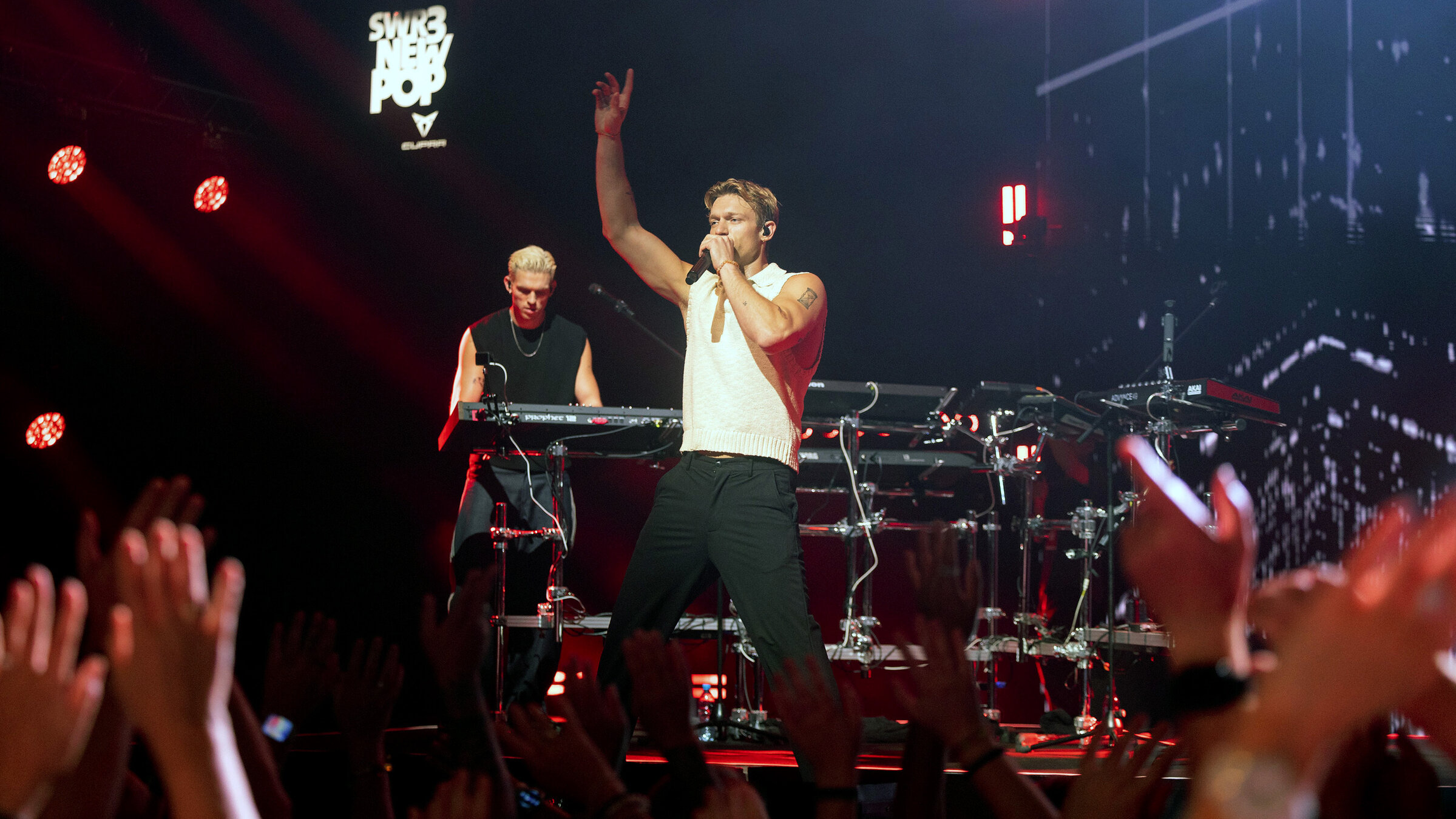 "SWR3 New Pop Festival 2025 - Fast Boy": Fast Boy - Zweimal pure Energie. Die zwei Brüder Lucas und Felix begeisterten bei ihrem Konzert im Festspielhaus beim SWR3 New Pop Festival 2025.