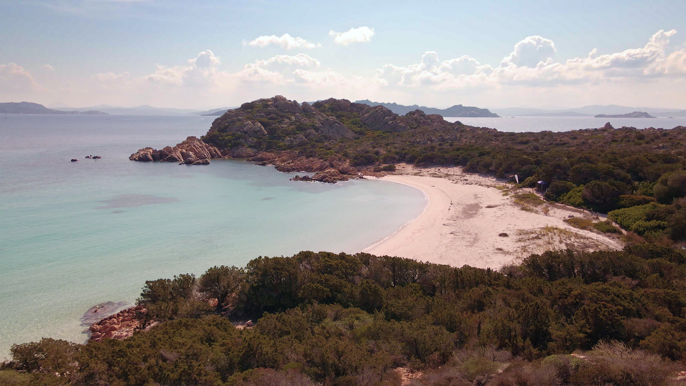 "Strände Europas (4/6) - Sardinien": „Spiaggia Rosa“ – Der berühmte rosa Strand Sardiniens darf nur noch mitSondererlaubnis betreten werden.
