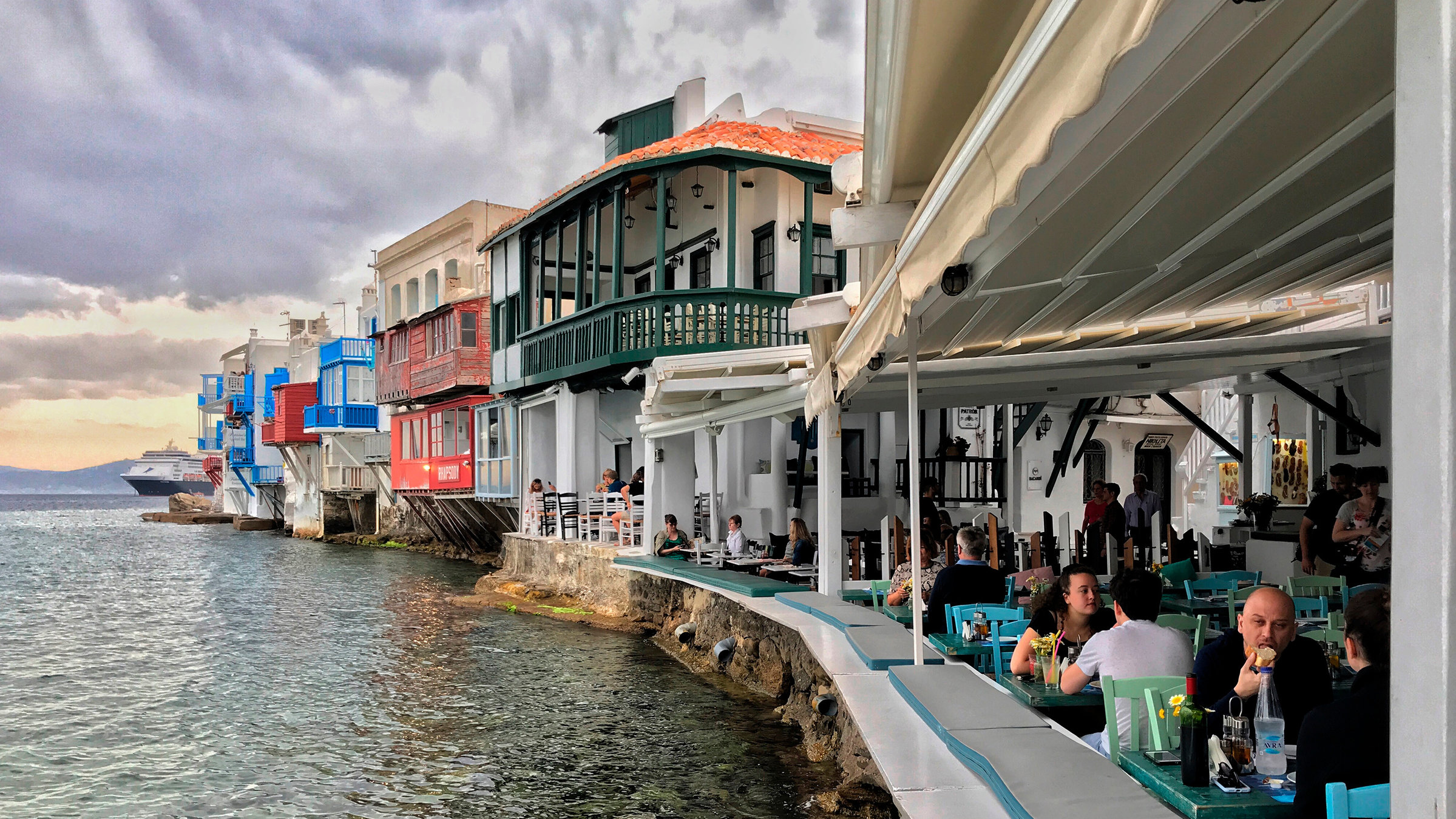 "Mykonos, da will ich hin!": Die Uferpromenade von klein Venedig in der Altstadt von Mykonos