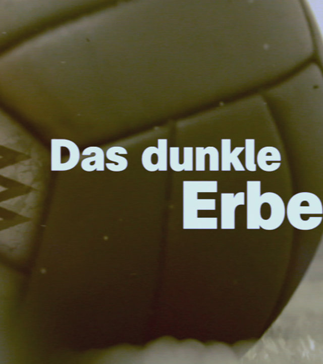 "ZDF-History: Das dunkle Erbe - Nazis im deutschen Fußball": Eine Grafik zeigt im Vordergrund einen alten Leder-Fußball und das Logo des Deutschen Fußballbundes. Im Hintergrund ist ein NSDAP-Aufmarsch zu erkennen.