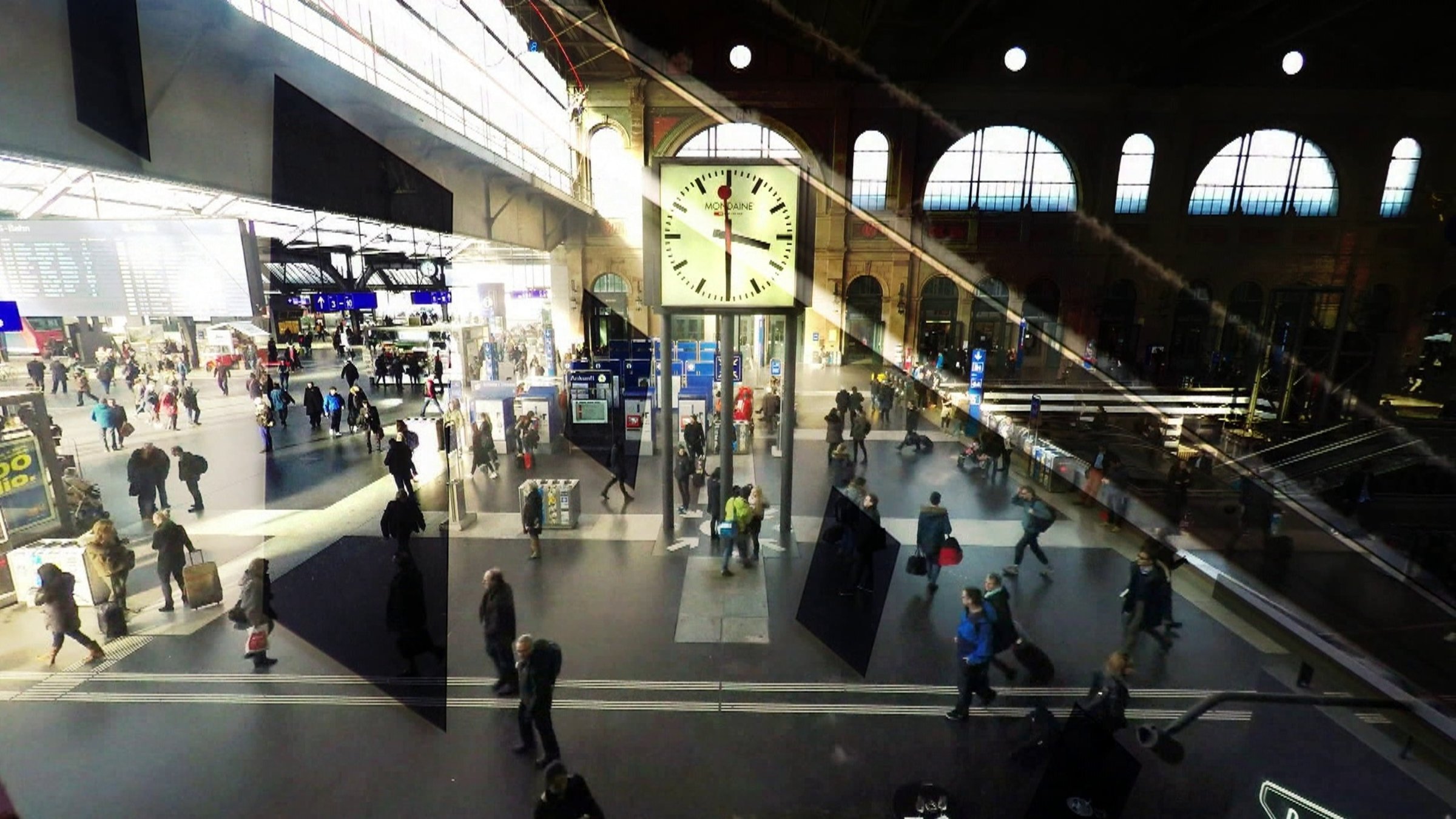 "Bahnhöfe dieser Welt - Nächster Halt Zukunft": Blick in die Bahnhofshalle