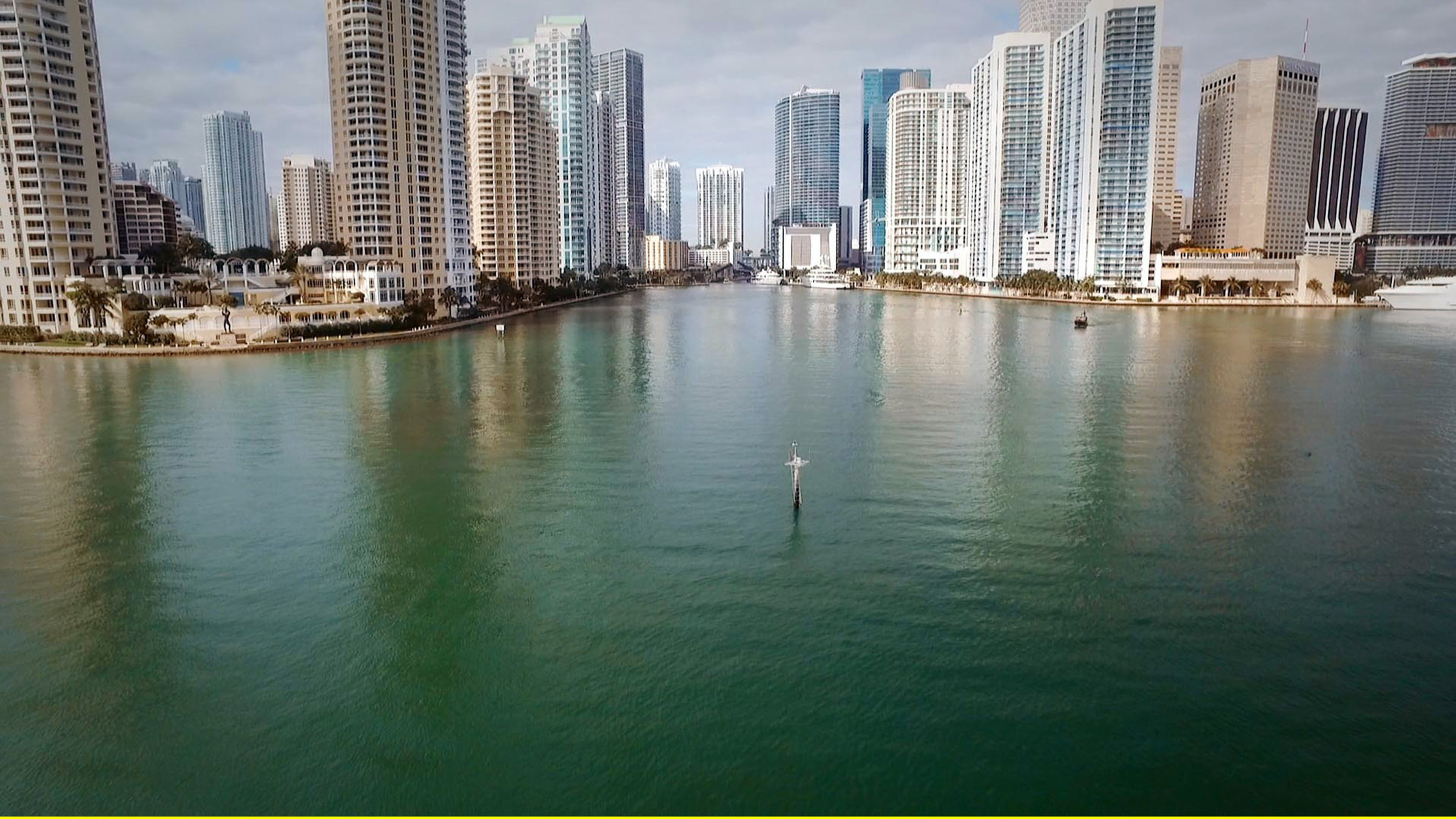 "Amerikas Flüsse - Der Miami River  - Krokodile und Kreuzfahrtschiffe": Hier mündet der Miami River in den Atlantik und hier zeigt sich auch Miamis Bauboom.