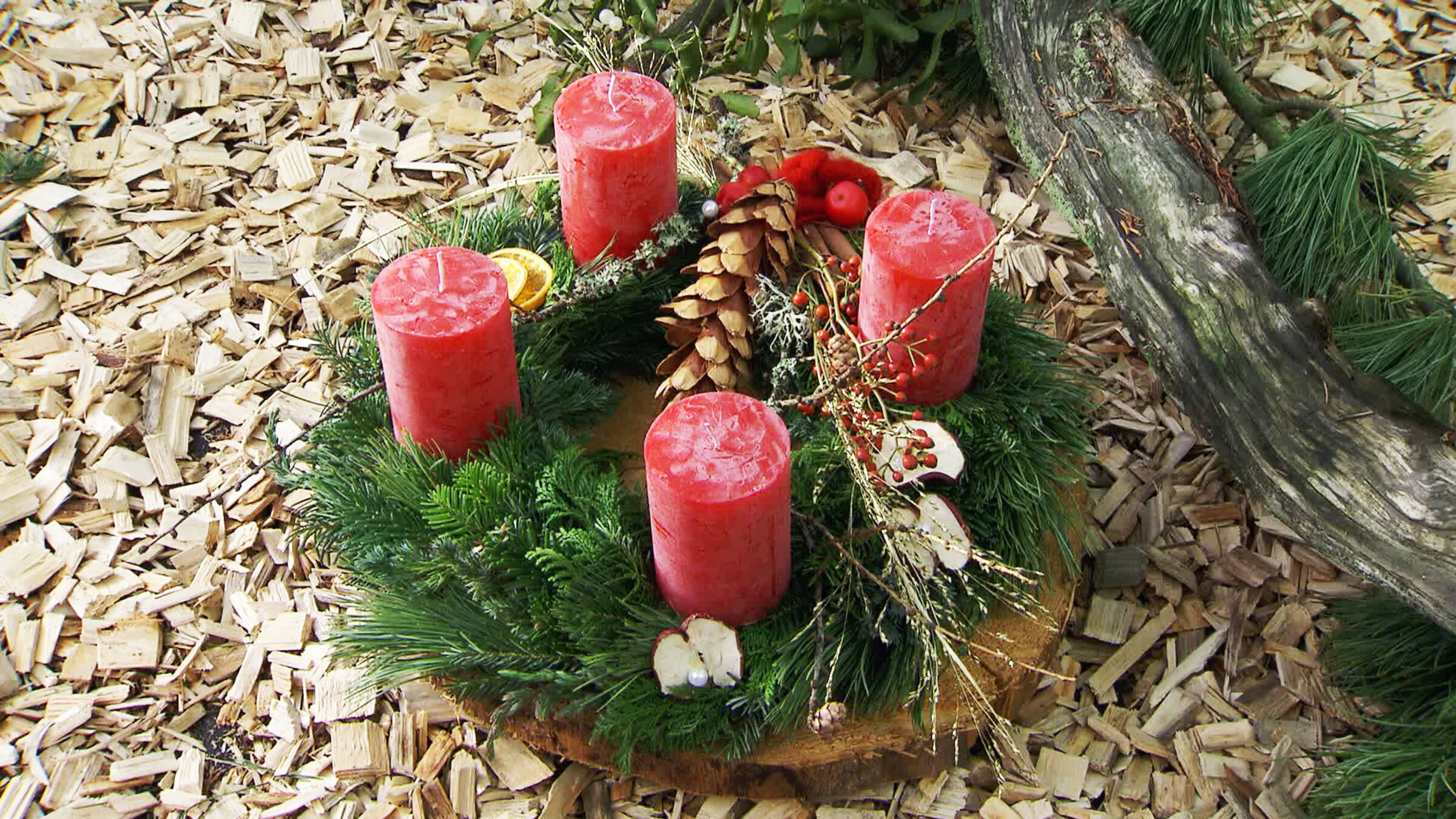 "Adventzeit - Traditionen und Bräuche in Österreich": Die Vorfreude auf Weihnachten wird in Österreich im Advent bewusst besinnlich zelebriert. Christkindlmärkte, Weihnachtskekse, Adventkranz und viele weitere Traditionen begleiten den Zauber der "schönsten Zeit im Jahr". Ein winterlich-magischer Streifzug durch alle Bundesländer.