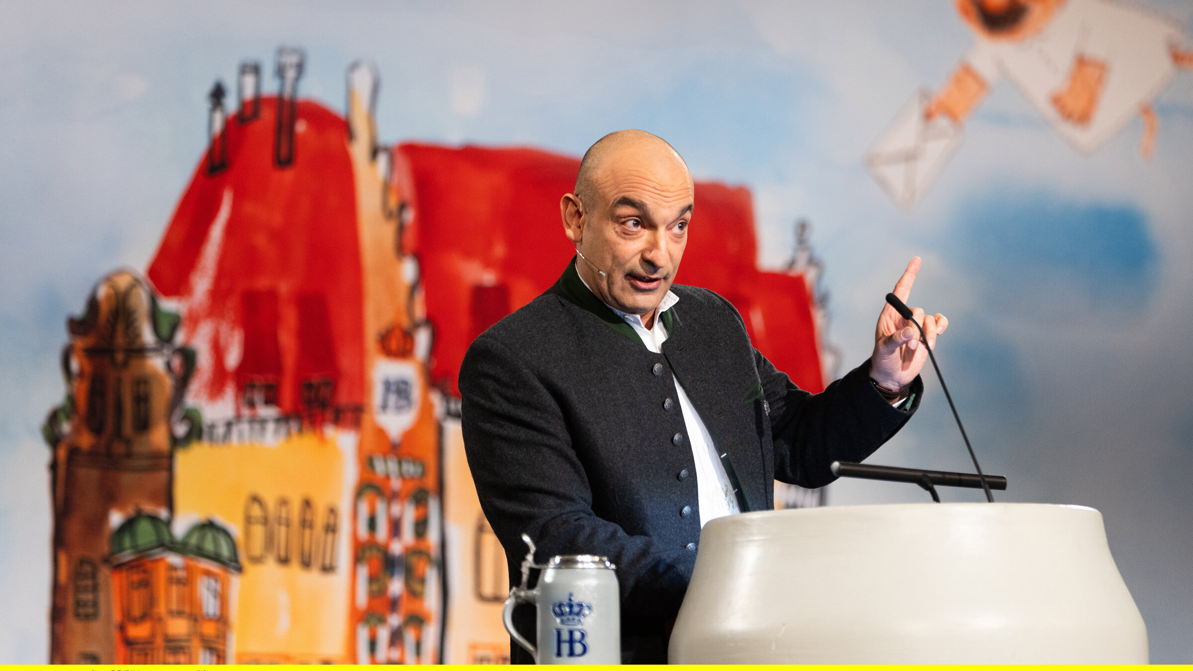 "Maibockanstich 2025": Es ist wieder Zeit für den Maibockanstich im berühmtesten Wirtshaus der Welt. Mit dem Anzapfen des ersten Fasses Maibock wird die Starkbier-Saison eröffnet. Dabei geht es mit einer ordentlichen Portion Politiker-Derblecken traditionell zünftig zu. Aber Bayerns Volksvertreterinnen und -vertreter nehmen es natürlich mit Humor, wenn Kabarettist Django Asül wieder ordentlich über sie spöttelt.