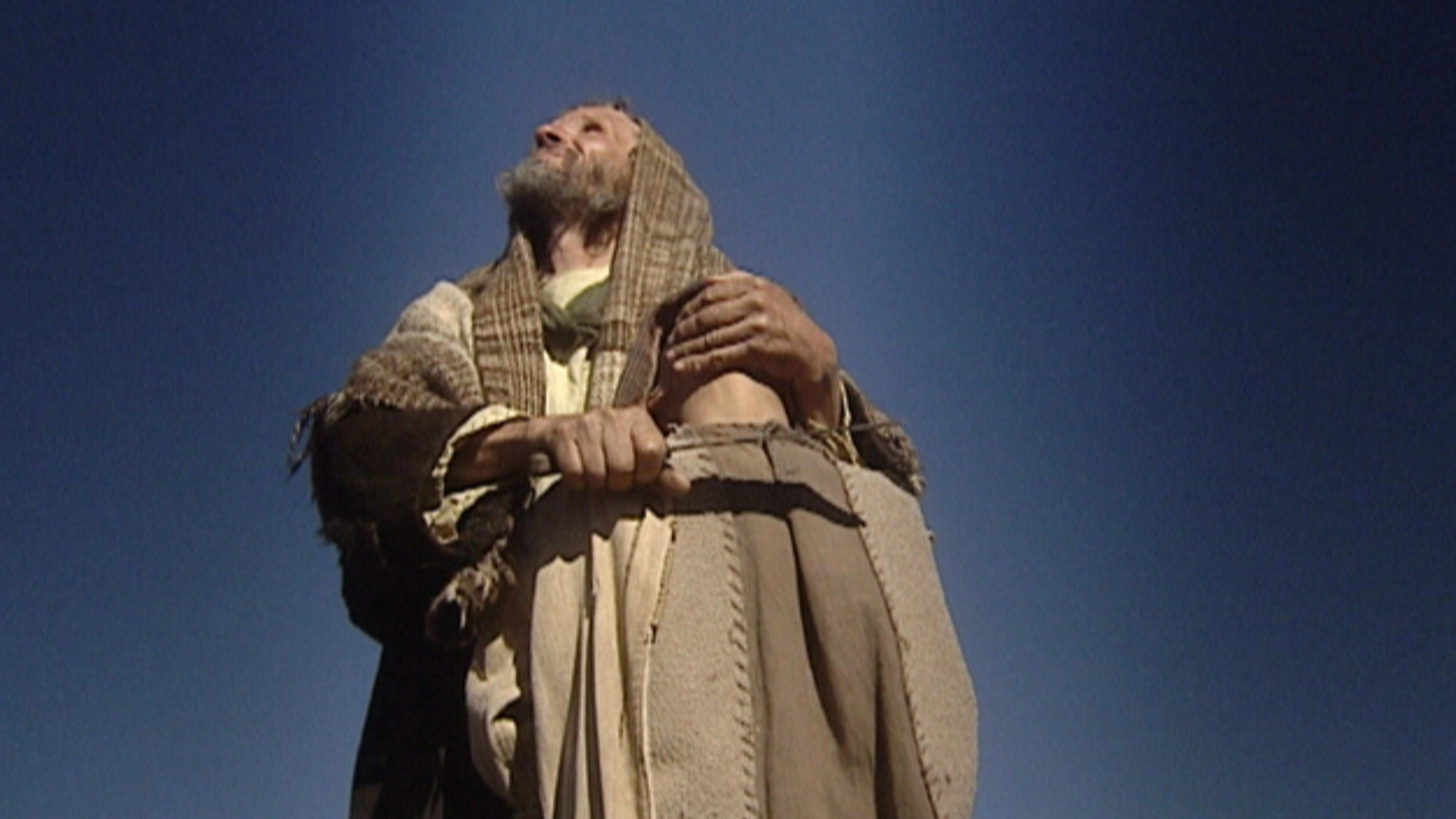 "Die glorreichen 10 - Die fiesesten Verwandten der Geschichte": Abraham hält seinen Sohn Isaak im Arm  und drückt ihm ein Messer an die Kehle.