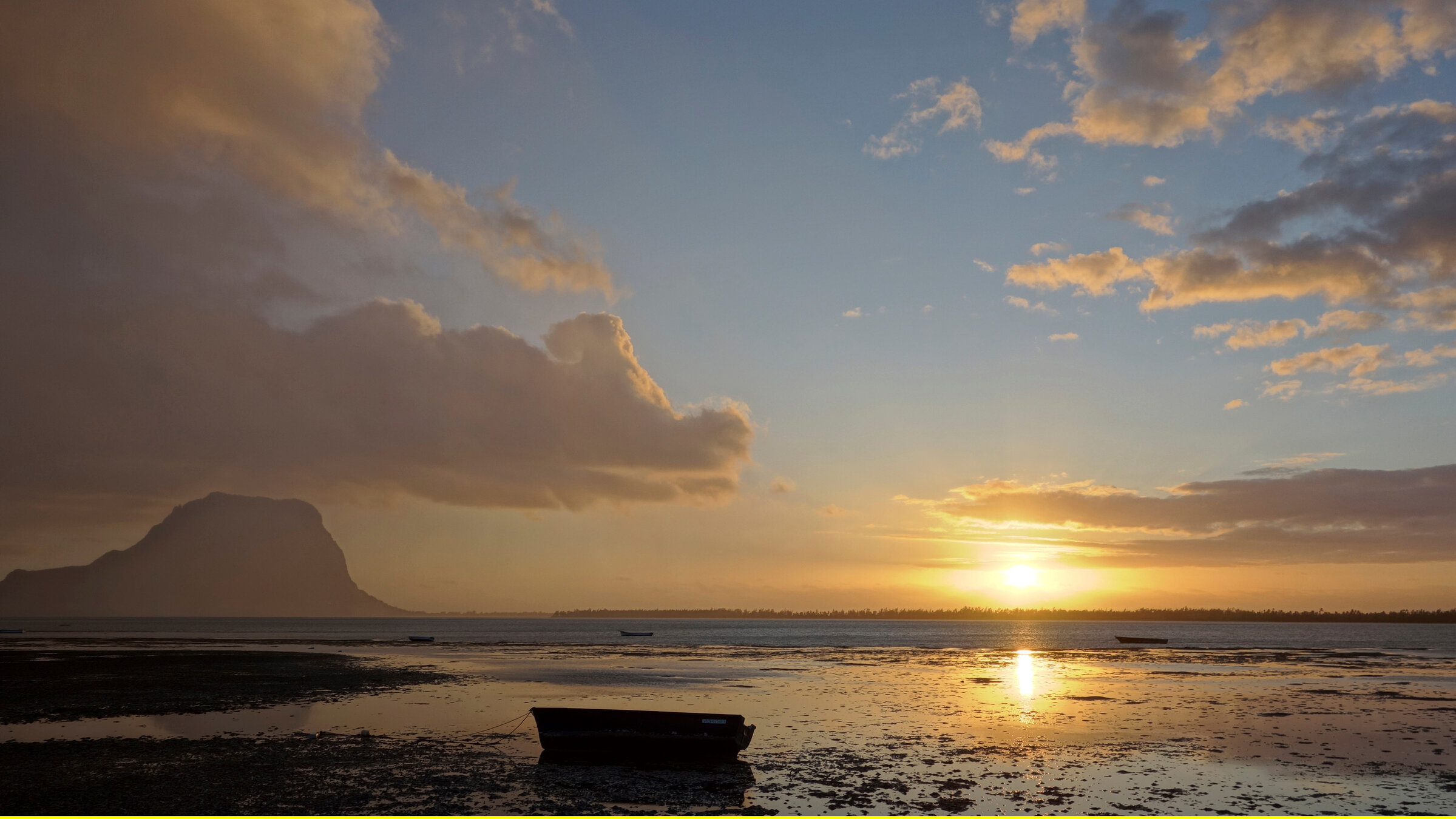 "mareTV: Mauritius": Trauminsel Mauritius: 2.000 Kilometer östlich von Afrika, mitten im Indischen Ozean. Vulkane haben das Eiland einst aus dem Meer gehoben.