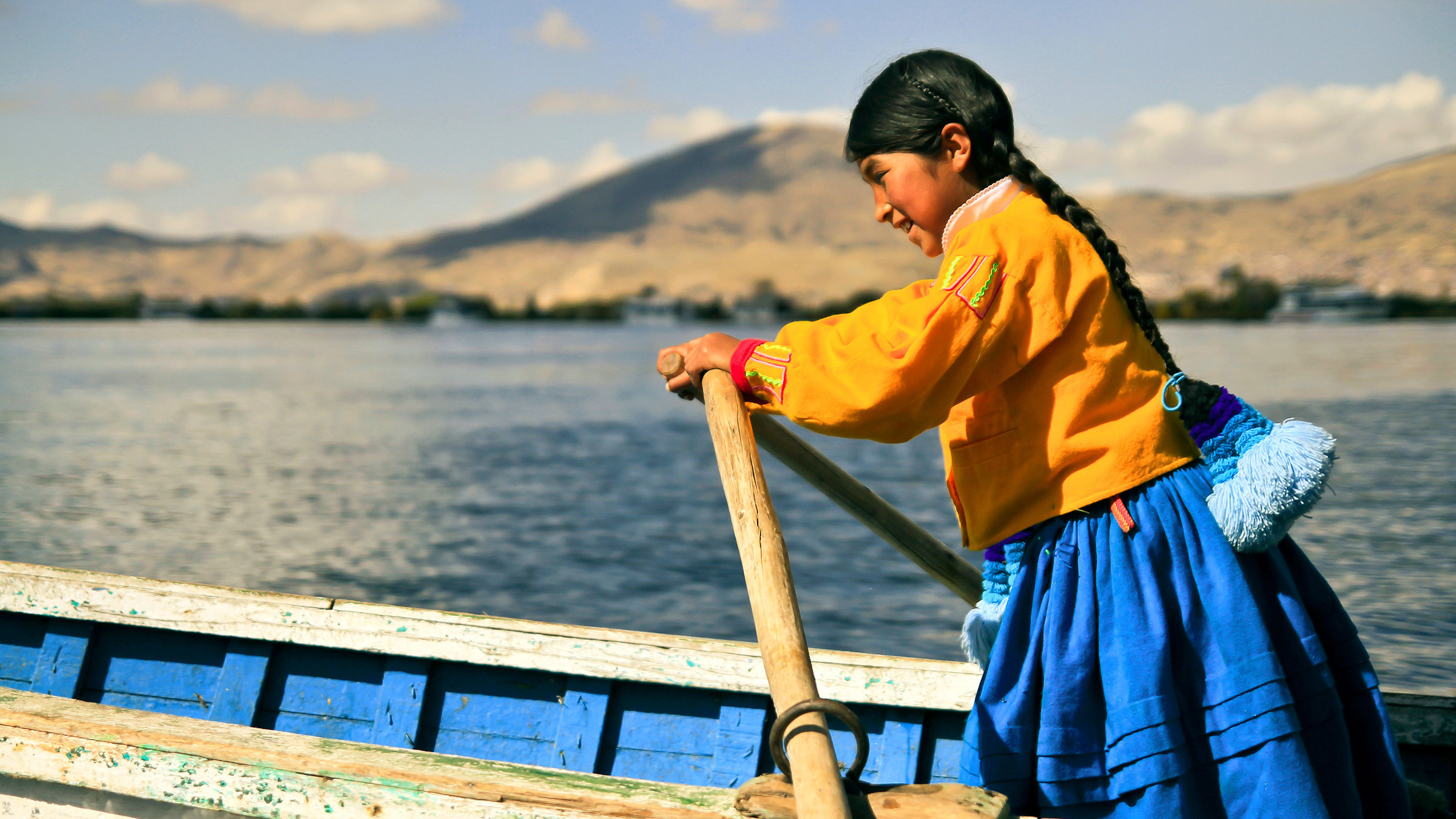 "Die gefährlichsten Schulwege der Welt - Peru": Um den Titikakasee zu überqueren muss Schülerin Marielle mit anpacken.