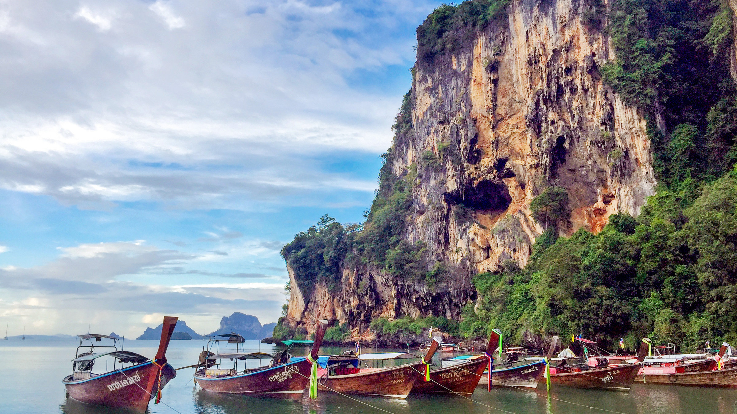 "Wunderbares Thailand - Naturjuwel im Südosten Asiens": Karstfelsen - Tonsai Beach in der Provinz Krabi, Thailand.