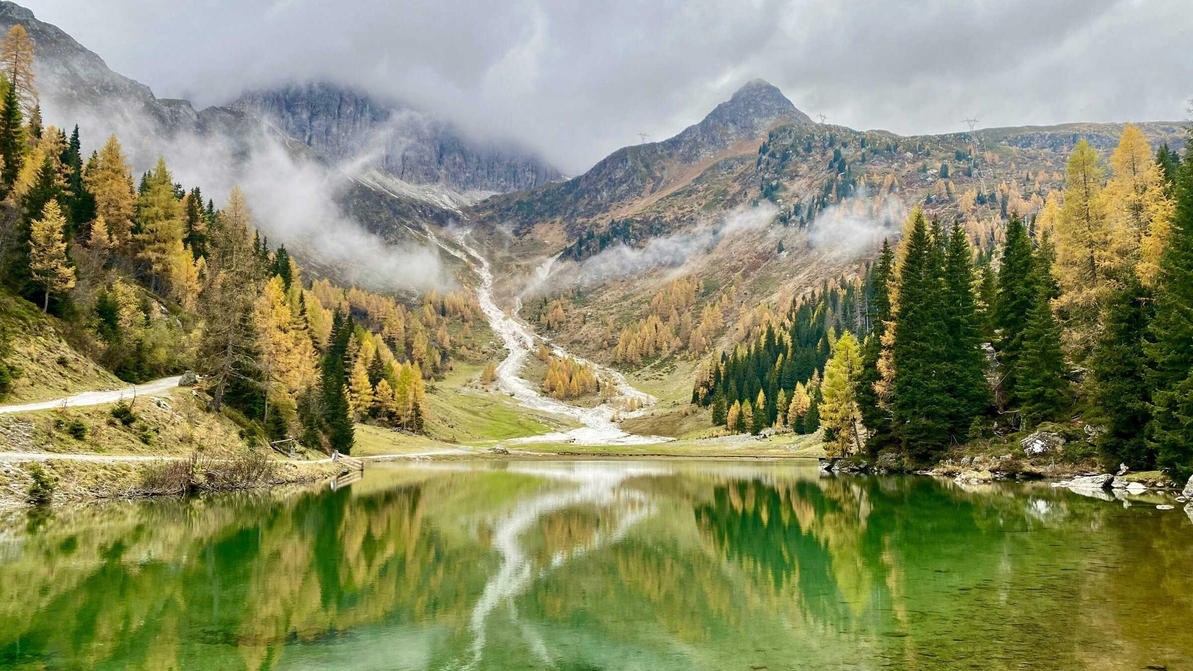 "Berge der Zukunft: Von Obertilliach in die Lienzer Dolomiten": Klapfsee im Herbst.