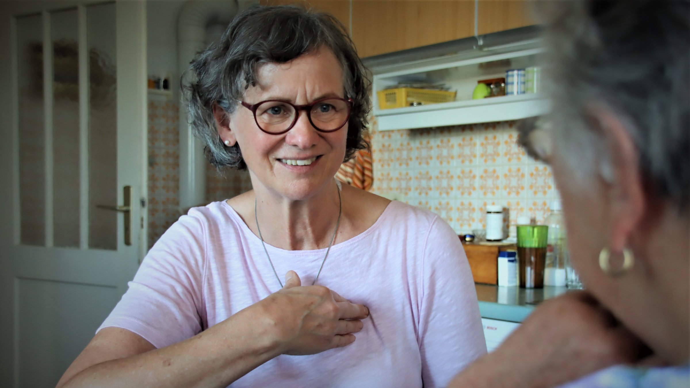 "Landärztin aus Leidenschaft": Bärbel Christl im Gespräch mit einer Patientin