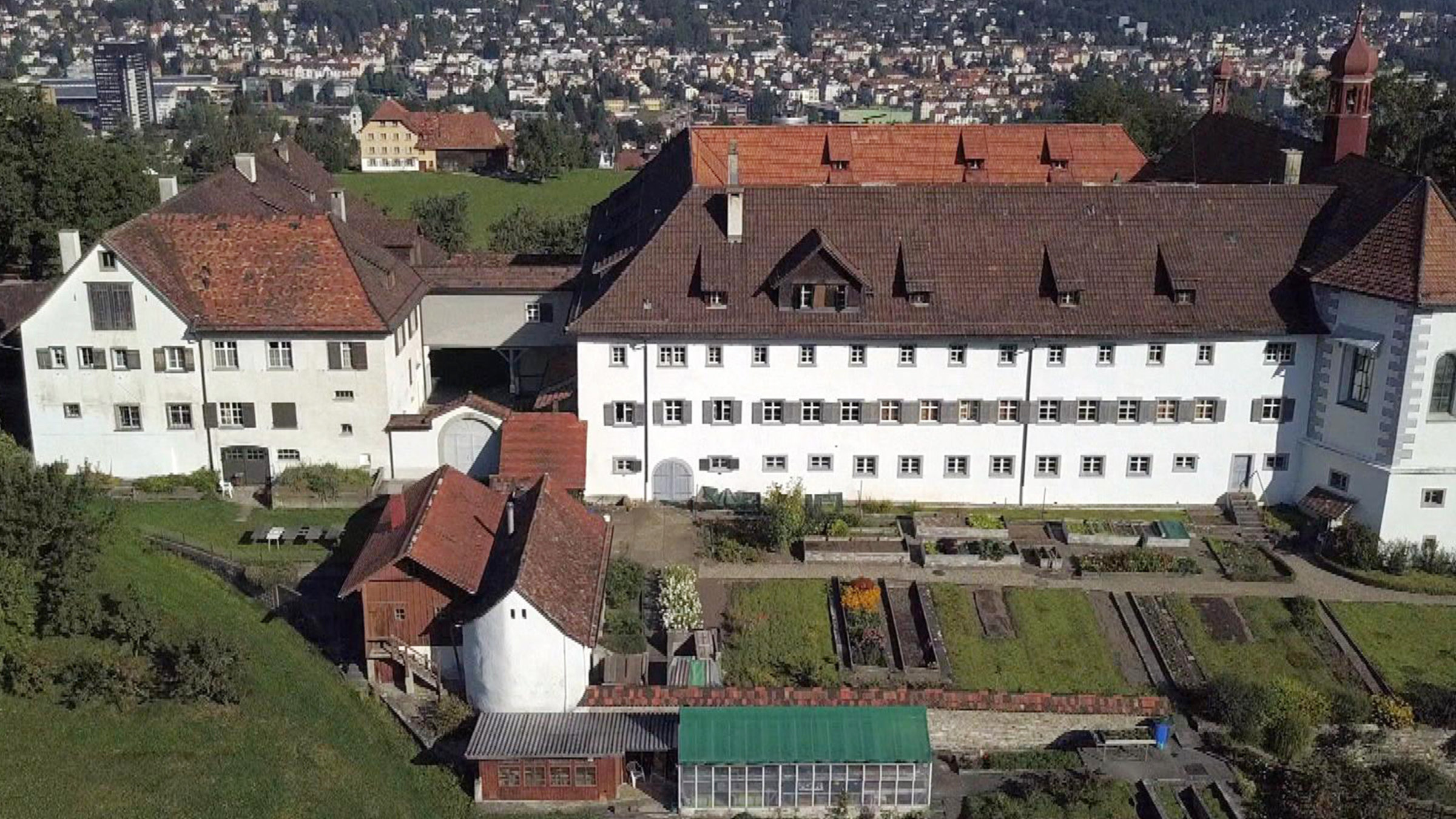 "Heimwärts": Kloster Notkersegg oberhalb der Stadt St. Gallen