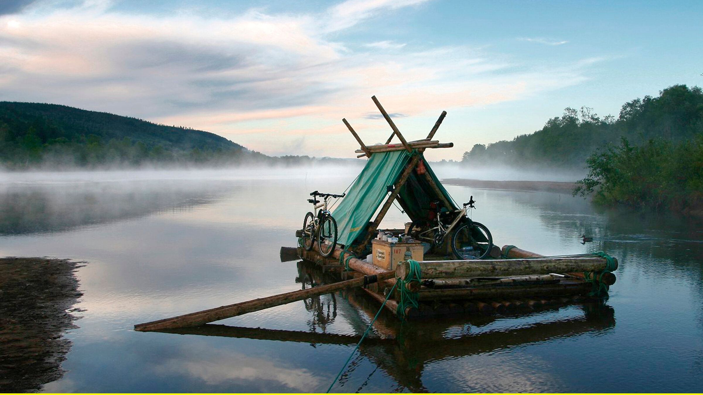 "Floßfahrt in Schweden": Selbstgebautes Floß auf dem Klarälven.