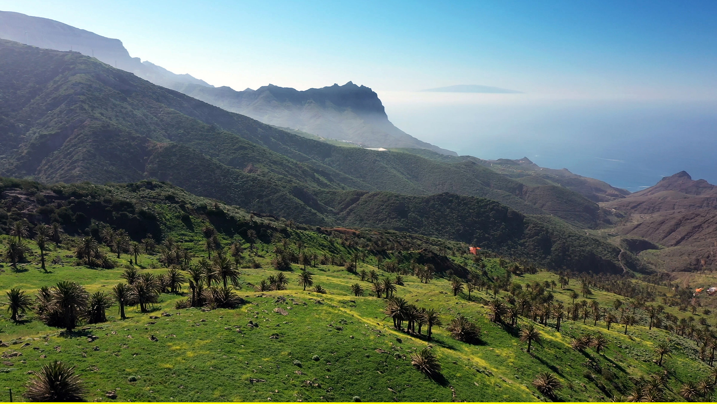 "La Gomera - wild, grün, kanarisch": Totale der Insel mit Meerblick.
