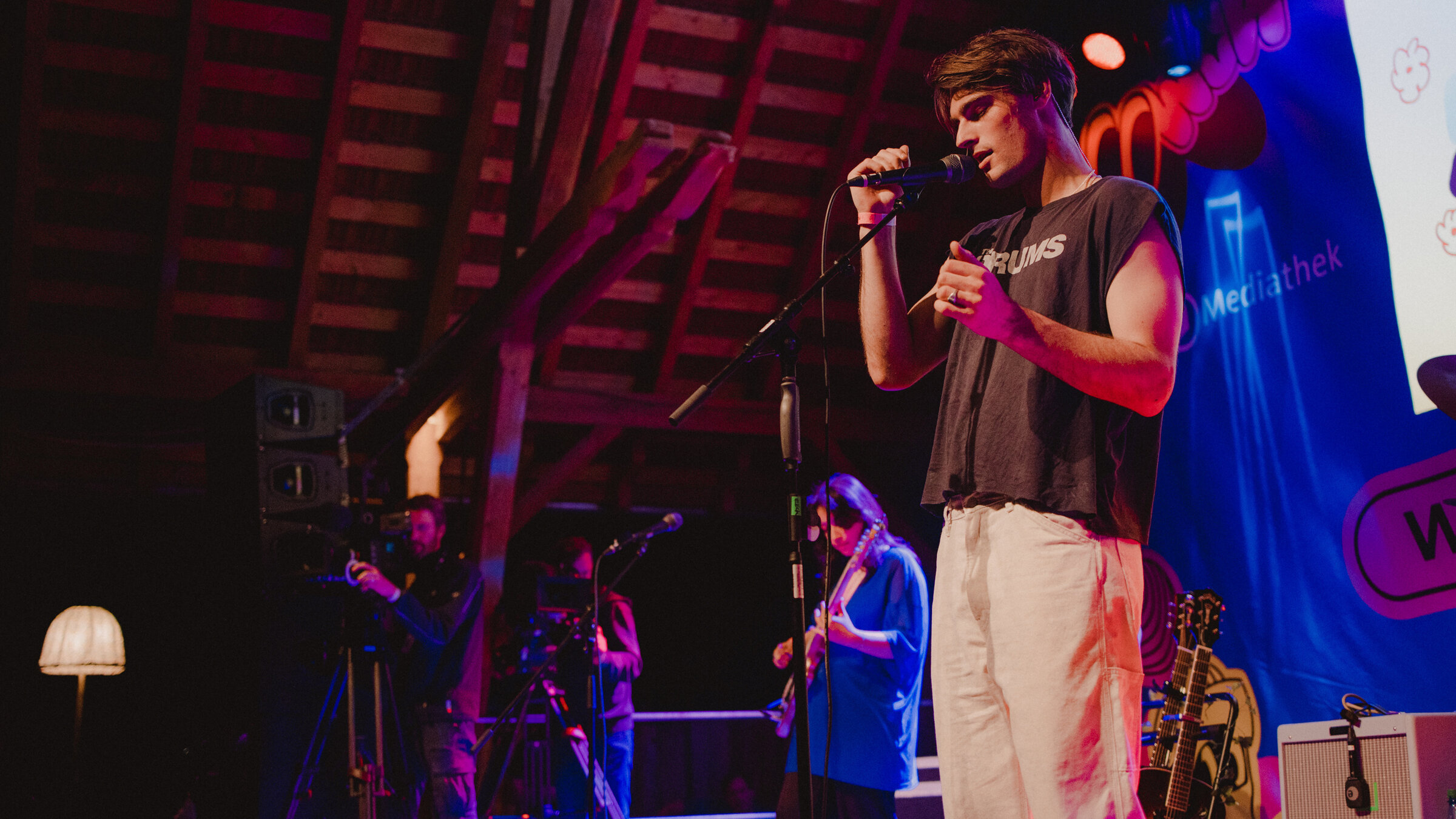 "PULS Open Air 2024 - Best of mit Zeck, Bibiza und Berq": Zeck auf der Bühne während des PULS Open Air 2024 auf Schloss Kaltenberg.