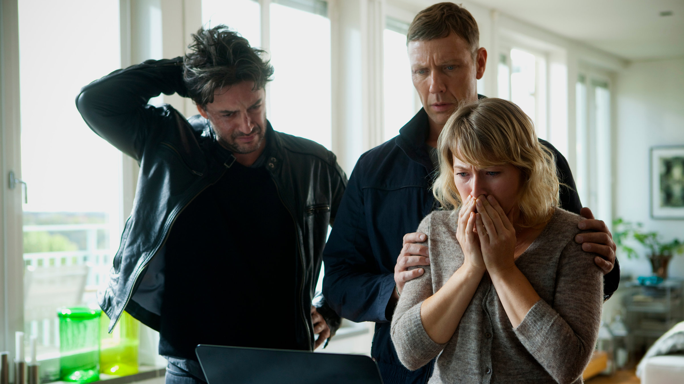 агент хамилтон похищенная фильм 2012 постер. агент хамилтон: похищенная фильм 2012. агент хамилтон: похищенная фильм 2012. похищение 2012. похищенная.