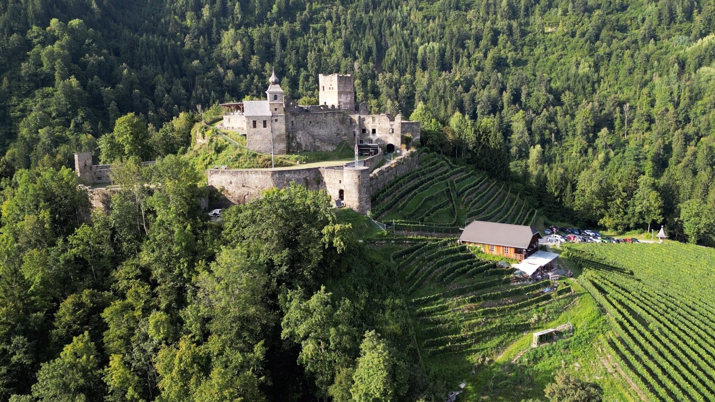 "Das Glantal - Juwel zwischen Burgmauern und Weinbergen": Burg Glanegg.