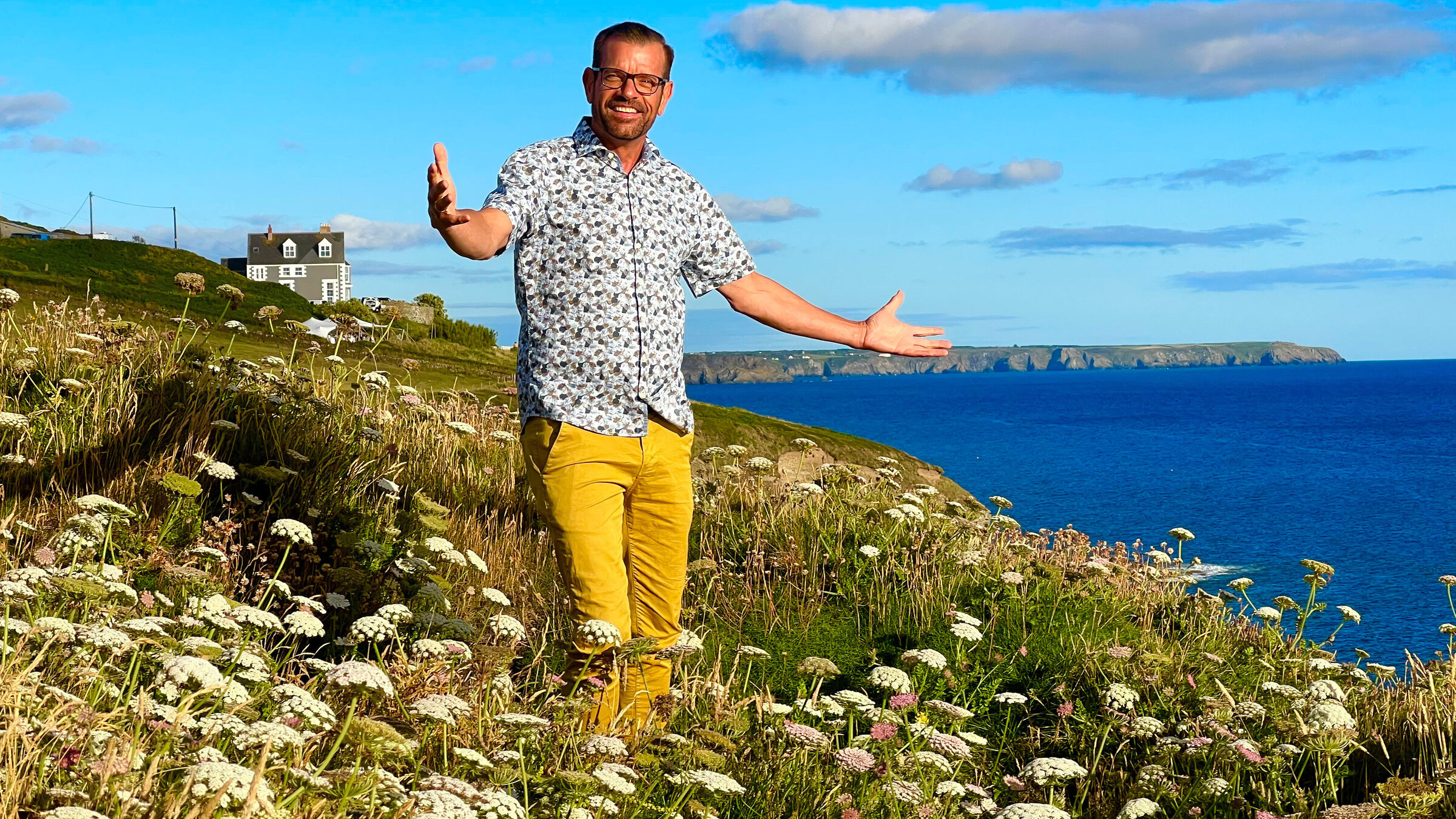 "Das Paradies in der Ferne. Cornwall - Das Land der Rosamunde Pilcher": Karl Ploberger unterwegs zu den schönsten Plätzen von Cornwall.