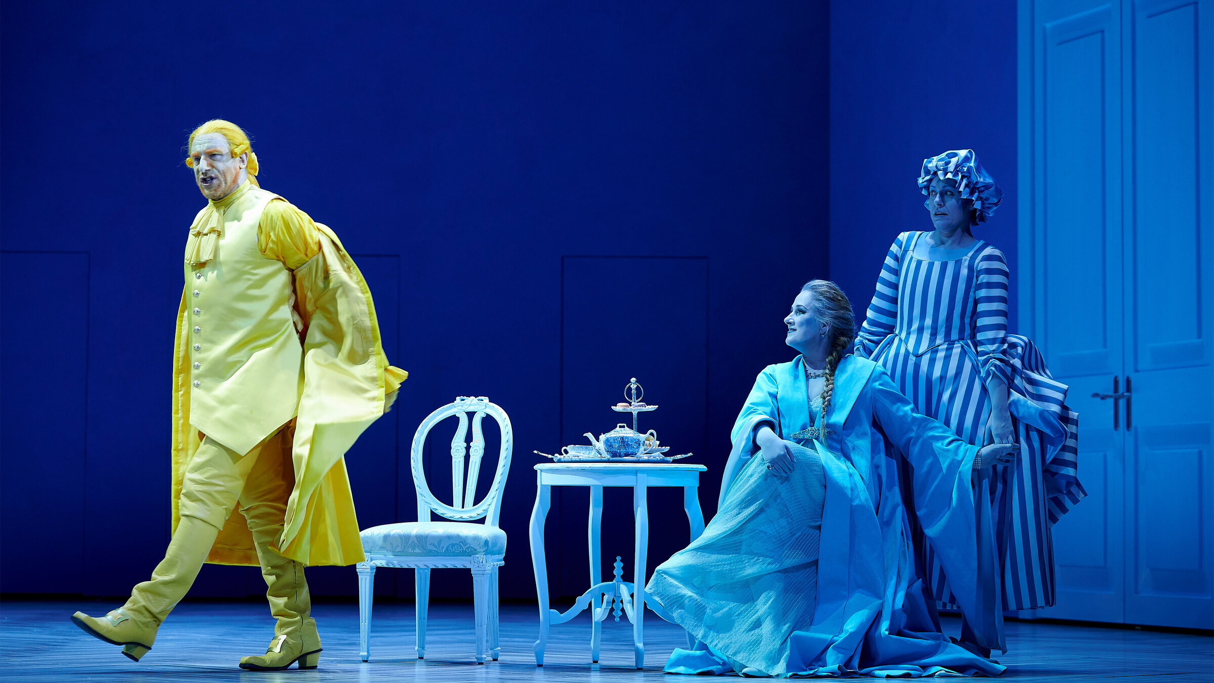 "Der Rosenkavalier": Baron Ochs (Günther Groissböck), Feldmarschallin (Diana Damrau), Octavian (Angela Brower)