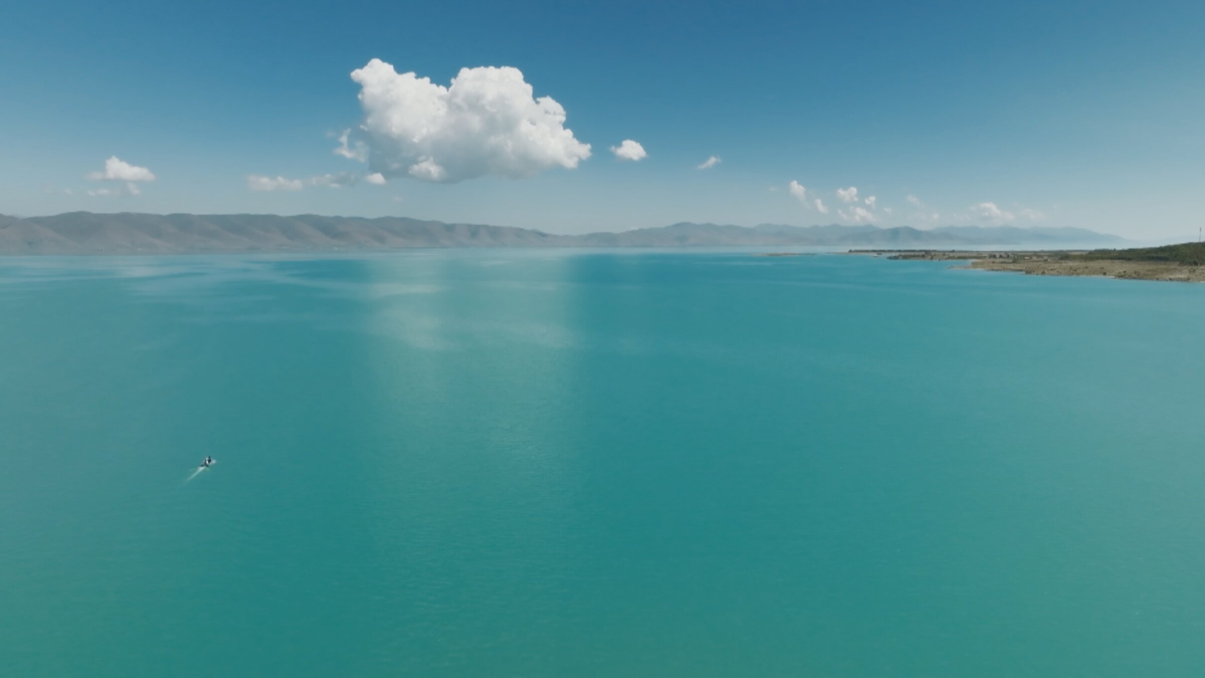 "Naturparadies Armenien (1/2) - Nationalpark Sewan": Der Sewansee ist mehr als doppelt so groÃ wie der Bodensee.
