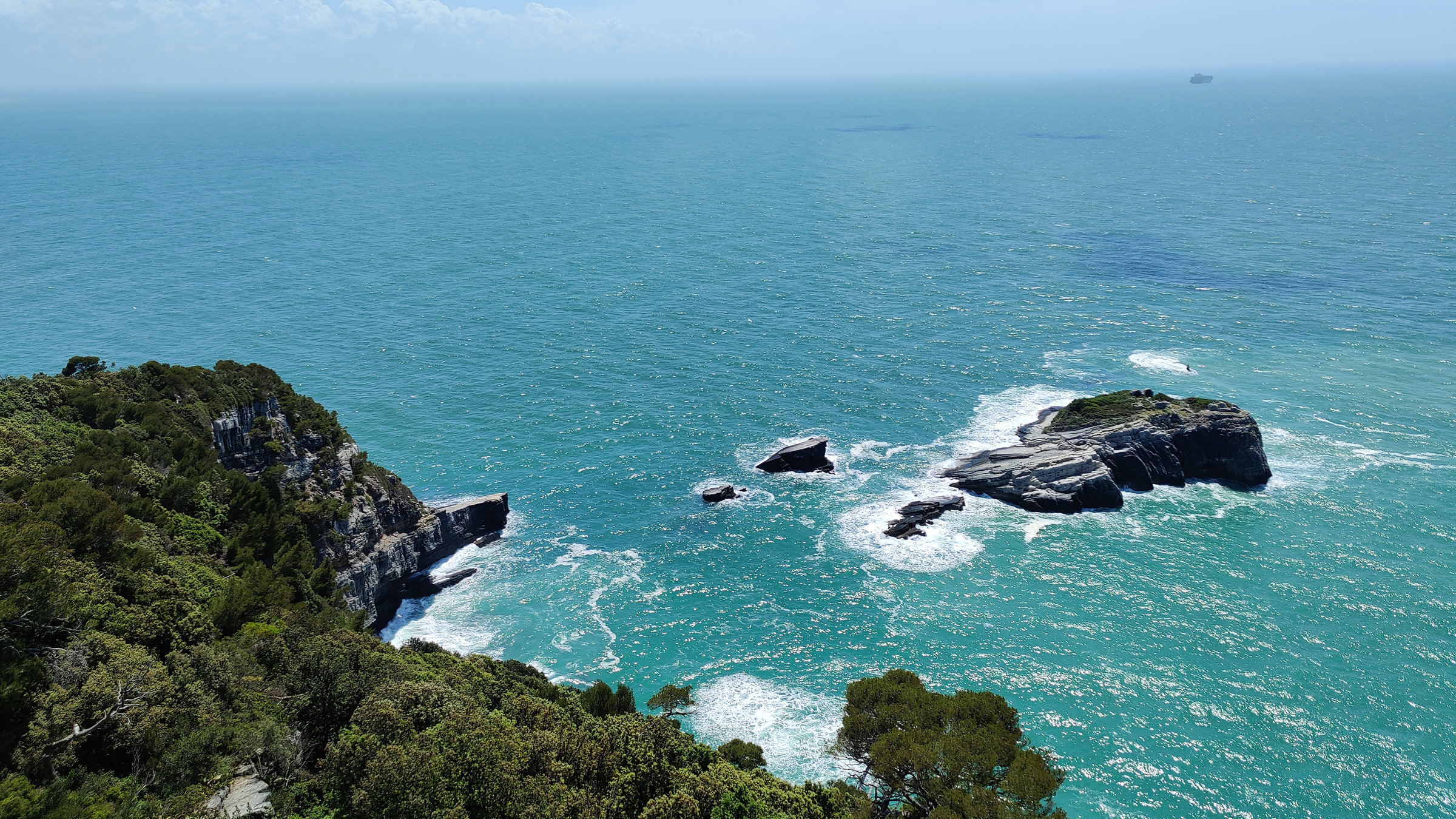 "Maritimes Erbe (6/6): Liguriens Küste": Blick vom Leuchtturm auf der Isola del Tino.